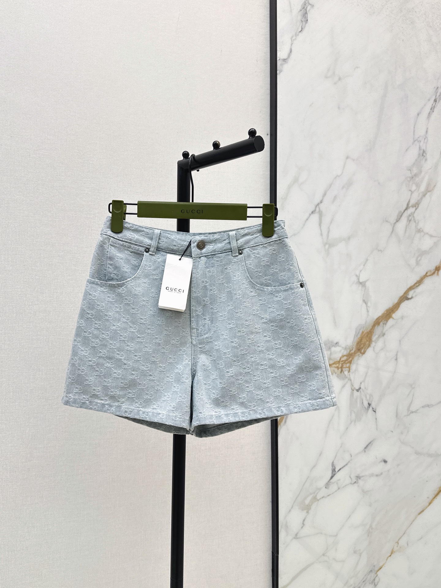 NO:891442,Gu 26Ss————The latest light-colored jacquard denim shorts for spring and summer. Classic presbyopia. High-end atmosphere. Full of high-end sense of wear. Innovative fabric. Light and soft. The actual product is very good. The upper body is fashionable and versatile. One color sml,,shorts,19860909Gu 26Ss————春夏最新款浅色提花牛仔短裤 经典老花 高级大气 满满的穿搭高级感 创新面料 轻盈柔软 实物非常赞 上身洋气百搭 一色sml,,shorts,,Women's clothing