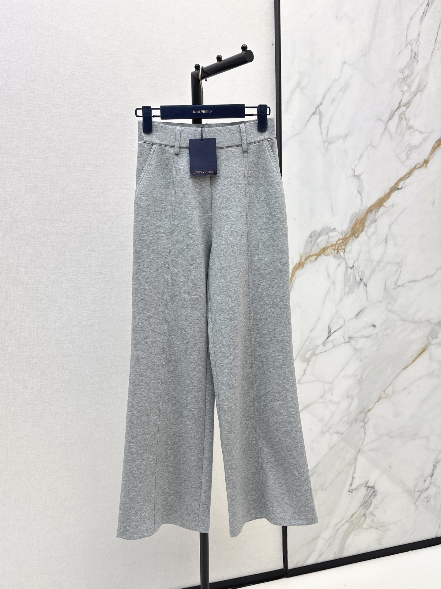 NO:891456,Ljia 26Ss————The latest high-end gray high-waisted straight trousers for spring and summer. High-end atmosphere. Full of high-end sense of wear. Customized fabric. Light and soft. Real product is very good. The upper body is fashionable and versatile. One color sml,, louis vuitton,19860909L家 26Ss————春夏最新款高级灰色系高腰直筒长裤 高级大气 满满的穿搭高级感 定制面料 轻盈柔软 实物非常赞 上身洋气百搭 一色sml,,louis vuitton,,Women's clothing