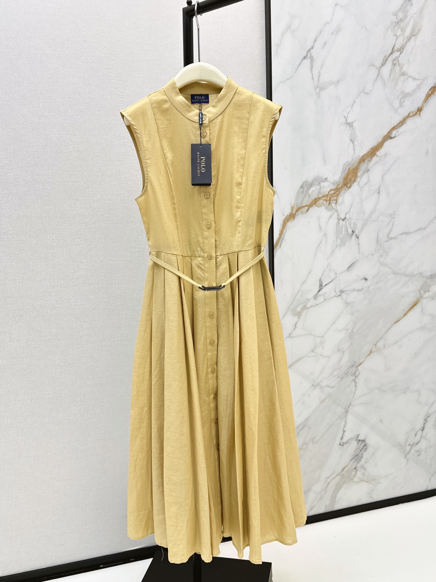 NO:891917,RL 26Ss————The latest minimalist style sleeveless long dress for spring and summer. Old money and high-end. Minimalist design. High waistline and pleated large skirt. It is matched with a belt to tighten the waist. It can easily separate the proportions of the golden body. It can make you look thinner and taller. It is OK for daily or commuting. High-quality poplin cotton fabric. Two-color sml, skirts, gold,19860909RL 26Ss————春夏最新款极简风无袖长款连衣裙 老钱又高级 极简设计感 高腰线压褶大裙摆剪裁版型 搭配了腰带收腰 轻松分割出黄金身材比例感 显瘦显高 不管是日常或者通勤都OK 高品质府绸棉面料 两色sml,,skirts,gold,,Women's clothing