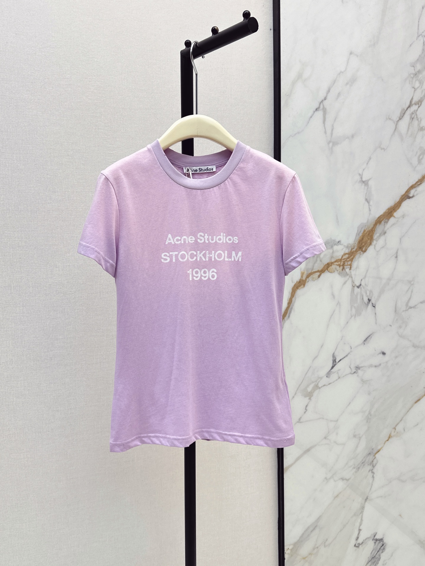NO:892198,Acn～E 26Ss————The latest gradient color slim round neck T-shirt for spring and summer is very dense and feels super good. The details are perfect. The regular version. The upper body is not picky at all. It is simple and generous. It instantly enhances your temperament. Popular recommendation. Two-color sml, tees, t-shirt,19860909Acn～E 26Ss————春夏最新款渐变色修身圆领T恤密度很高手感超好 细节完美 常规版型 上身完全不挑人简单大方 瞬间提升气质 爆款推荐 两色sml,,tees，t-shirt,,Women's clothing