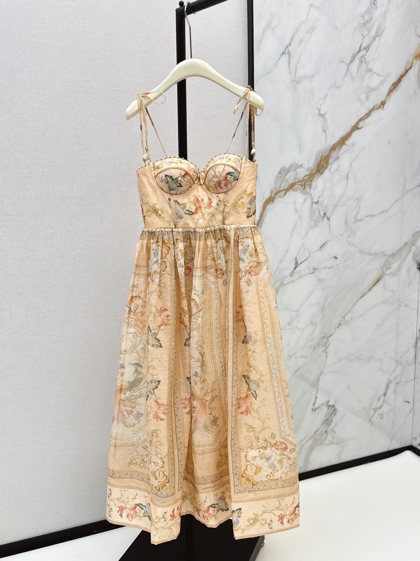 NO:892915,Exclusive first release of Zimmen-M 26Ss - the latest resort-style printed tube top long dress in early spring. Elegant and fresh resort-style atmosphere. Elegant pattern printing, romantic and elegant white and rich beauty must-have item. Linen blended fabric. One color ready for sale smlxl,,skirts,19860909独家首发 Zimmen-M 26Ss———早春最新款度假风印花抹胸长款连衣裙淡雅清新的度假风气息 优雅图案印花浪漫优雅的白富美必备单品 亚麻混纺面料 一色现货发售smlxl,,skirts,,Women's clothing