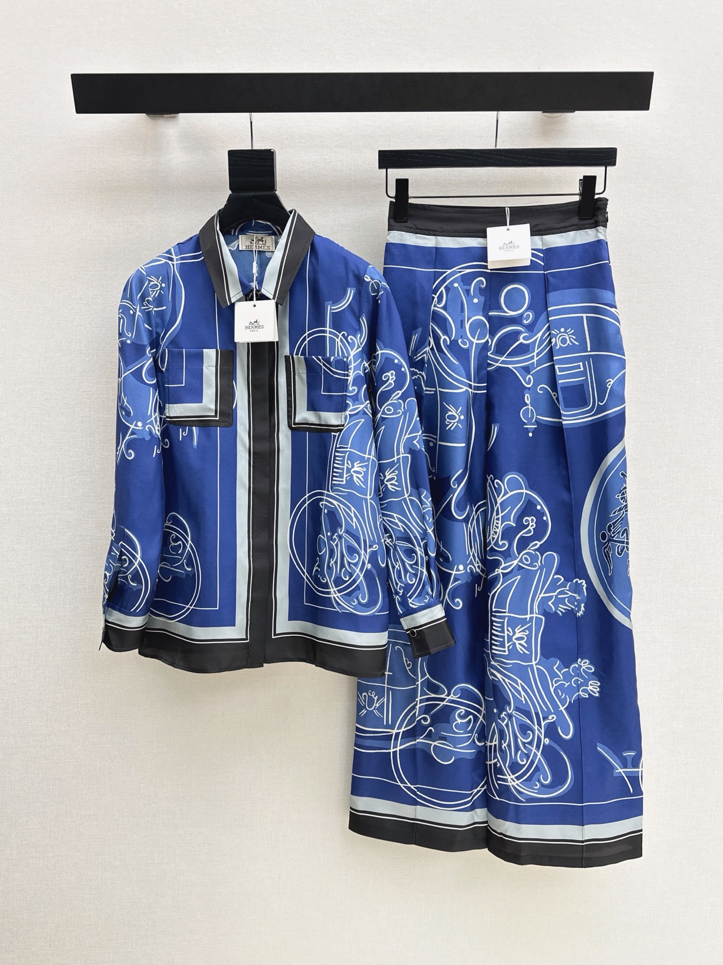 NO:893314,Shirts and pants Her 26Ss————The latest printed silk suit for spring and summer, 100% silk fabric, retro and fashionable, low-key temperament and luxurious and high-end. The version is versatile and not picky. Customized technical fabrics. The quality of workmanship depends on the details. A must-have for white, rich and beautiful people. One color smlxl,,real silk,19860909衬衣 裤子 Her 26Ss————春夏最新款印花真丝套装百分百真丝面料 复古时髦 低调气质又奢华高级 版型百搭不挑人 定制科技面料 做工品质看细节 白富美必入 一色smlxl,,real silk,,Women's clothing