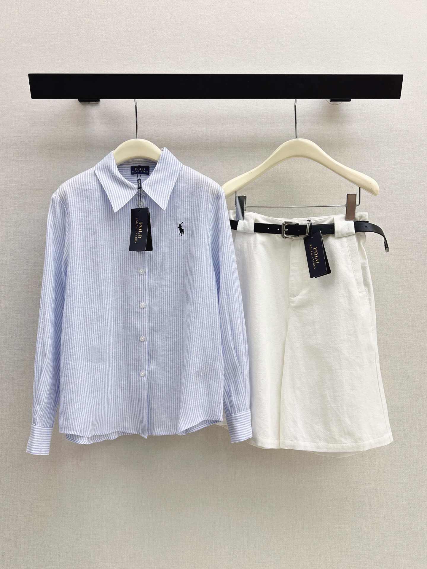NO:893338,Old money style outfit RL 26Ss————The latest loose striped shirt with pony embroidery decoration for spring and summer. Fresh temperament dressing guide. The shirt is full of design. It has a retro fashion feel. Casual and versatile. Summer blue refreshing stripes can be worn as a sun protection shirt. It is easy to wear and not picky. One color sml,, shirts,19860909老钱风穿搭 RL 26Ss————春夏最新款小马刺绣装饰宽松条纹衬衫 清新气质穿搭指南 满满设计感的衬衫 有种复古的时髦感 休闲又百搭 夏季蓝色清爽条纹 可以当防晒衫穿 好穿不挑人 一色sml,,shirts,,Women's clothing