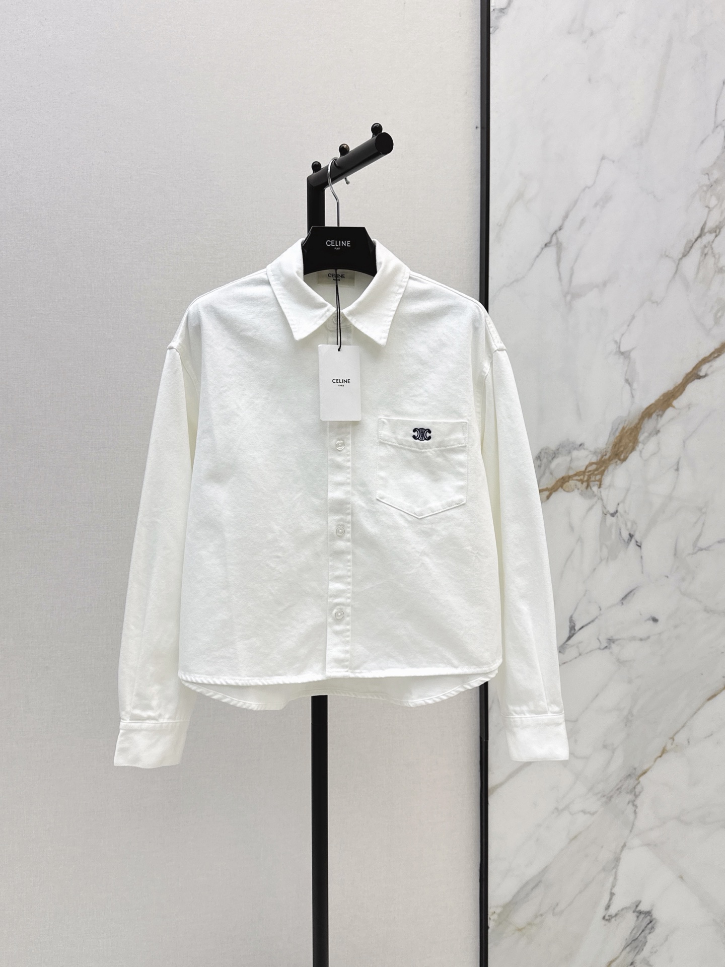 NO:893344,Exclusive first release CE 26Ss - the latest denim short shirt for early autumn, super handsome, low-key luxury with embroidered Arc de Triomphe logo on the pocket, great texture of imported washed denim, classic and fashionable British neutral style, versatile and easy to match, one color sml,, shirts,19860909独家首发 CE 26Ss———早秋最新款牛仔短款衬衫超级帅气 口袋刺绣凯旋门小logo低调奢华 进口洗水牛仔质感超赞 经典时髦英伦中性风百搭不挑人 一色sml,,shirts,,Women's clothing