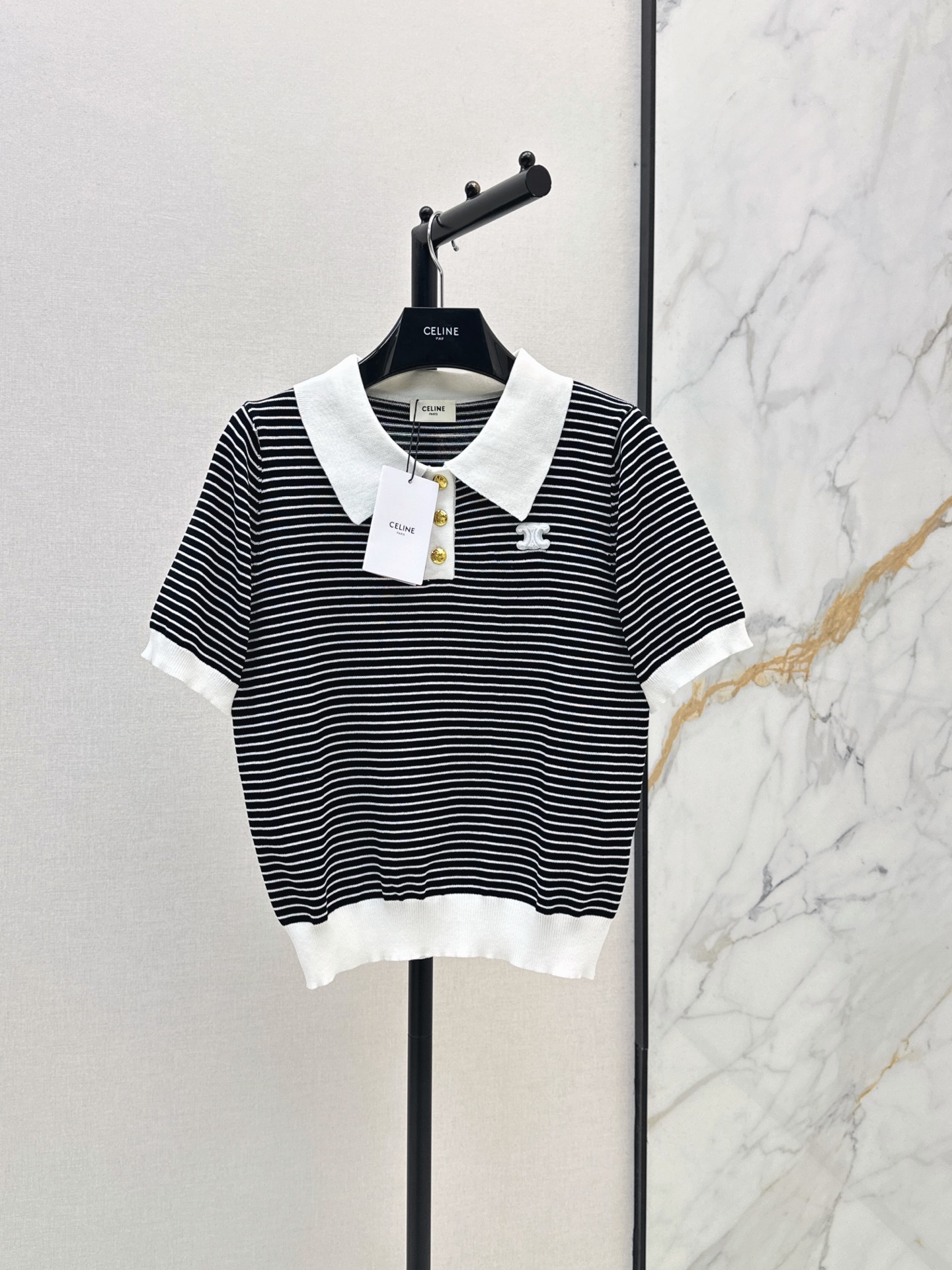 NO:893713,Miu 26Ss——The latest spring and summer contrasting lapel striped polo sweater vest is made of soft and skin-friendly fabrics. It is breathable and comfortable. It is very suitable for summer. It is ok to be worn layered or alone. It can be worn for commuting and leisure. It is low-key and durable. You can’t go wrong with any combination. Two colors sml,,miumiu,19860909Miu 26Ss———春夏最新款撞色翻领条纹polo针织衫背心采用柔软亲肤面料 透气舒适 夏天穿超合适 叠穿或单穿都很ok 通勤休闲都能穿 低调耐看 怎么搭都不出错 两色sml,,miumiu,,Women's clothing