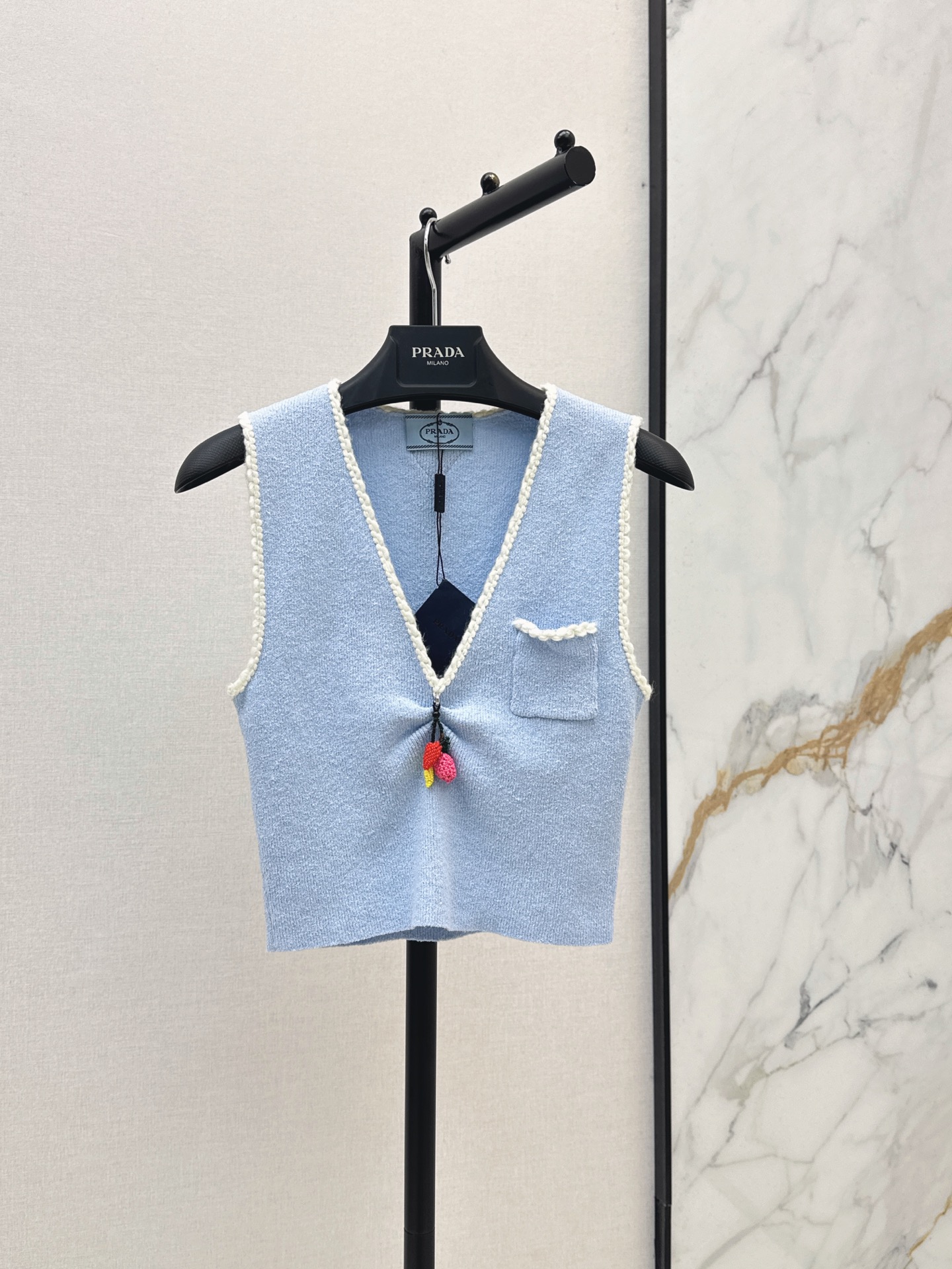 NO:893684,PD 26Ss - the latest fruit pendant V-neck knitted vest for spring and summer, a vibrant summer artifact. The baby blue color is matched with fruit embellishments to brighten up the sweet summer holiday wear. The surface has a fine grain texture. It is light and breathable. The dyed foggy blue yarn is visually soft and white. The deep V pleated bust design outlines the breast shape. It fits the body shape and shows the figure. Paired with high-waisted bottoms, it can lengthen the proportion of the lower body. Unlock the fresh vacation style for summer sweet girls.  one color sml,,mido,19860909PD 26Ss———春夏最新款水果吊坠V领针织背心活力感夏日神器 奶呼呼的baby蓝色配色搭配水果点缀装饰 点亮夏日甜美度假穿搭 表面自带细腻颗粒肌理 轻薄透气 定染的雾感蓝色纱线 视觉柔和又显白 深V褶皱收胸设计勾勒胸型 贴合身形显身材 搭配高腰下装可拉长下半身比例 解锁夏日甜妹小清新度假风穿搭 一色sml,,mido,,Women's clothing