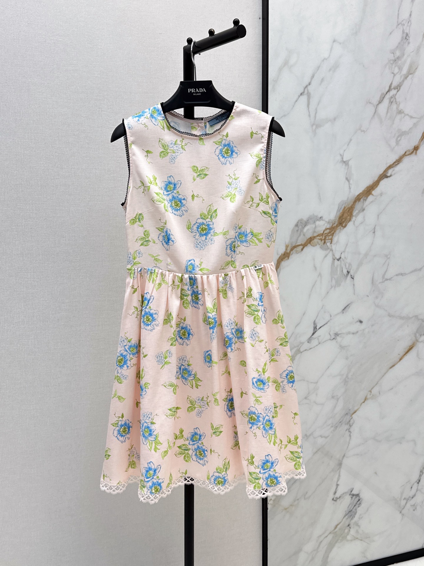 NO:900687,PD 26Ss————The latest printed sleeveless dress for spring and summer. Made of cotton and linen fabric. The upper body is refreshing and not sweaty. The neckline and cuffs are decorated with fine black lace. It is exquisite and niche but not monotonous. Sleeveless tailoring. Suitable for midsummer. High waist and pleated hem. Easily hide the fleshy waist and abdomen. Hollow lace at the hem. Suitable for picnics, dates and vacations. Sweet and age-reducing. One color sml,,skirts,19860909PD 26Ss————春夏最新款印花无袖连衣裙 采用棉麻面料 上身清爽不闷汗 领口跟袖口细黑花边点缀 精致小众不单调 无袖剪裁 适配盛夏 高收腰抽褶大摆 轻松藏住腰腹胯部肉肉 下摆镂空蕾丝花边 野餐 约会、度假都适配 清甜减龄 一色sml,,skirts,,Women's clothing