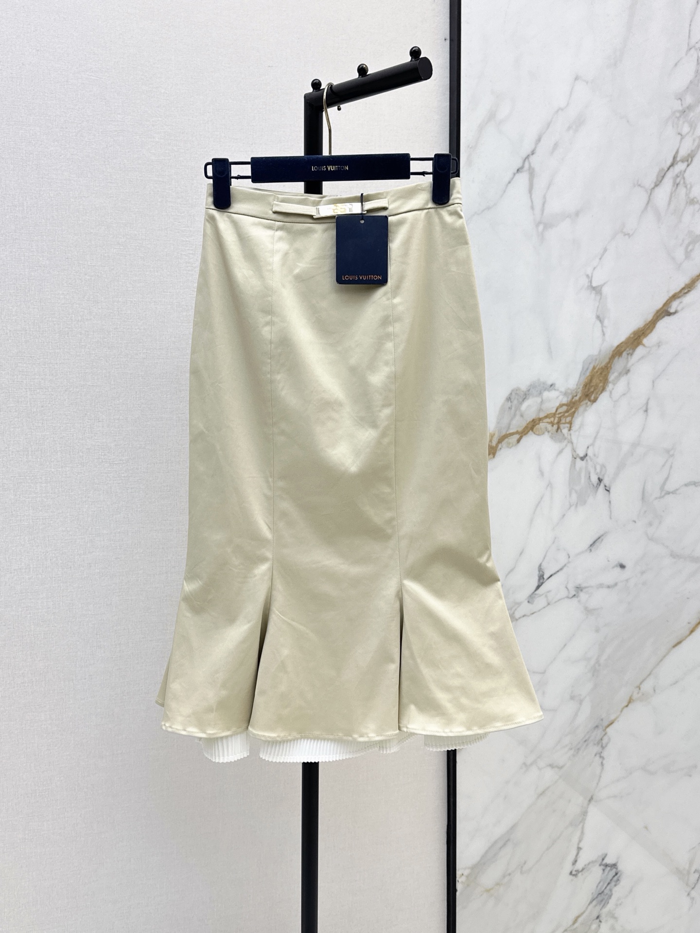 NO:900678,L's 26Ss - the latest early autumn spliced ​​fishtail skirt, high waist and hip skirt, fashionable, low-key, luxurious and high-end. The version is versatile and not picky. Original customized technical fabric, one color smlxl l,, louis vuitton, skirts,19860909L家 26Ss———早秋最新款拼接鱼尾裙摆高腰包臀半裙时髦低调气质又奢华高级 版型百搭不挑人 原版定制科技面料 一色smlxl l,,louis vuitton,skirts,,Women's clothing