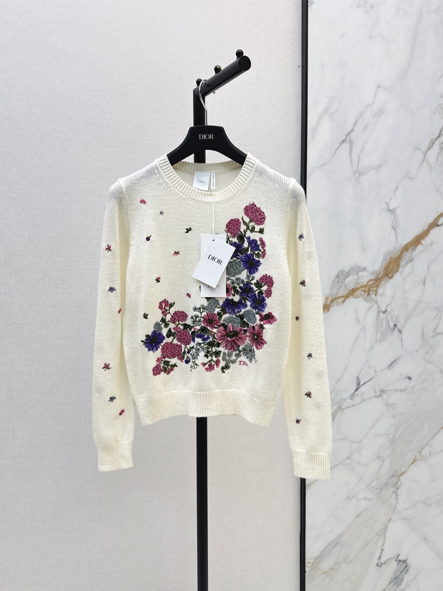 NO:900651,CD 26Ss————Early autumn’s latest heavily embroidered floral pattern sweater with super heavy craftsmanship and positioning of three-dimensional embroidery flower sequins. Imported wool yarn is soft and waxy, with a delicate and comfortable texture. Elegant, white and rich temperament single product. Highly recommended for personal use. One color sml,,sweaters,19860909CD 26Ss————早秋最新款重工刺绣花卉图案毛衣超级重工艺定位立体刺绣花珠片 进口羊毛纱线软糯质感细腻柔软舒适 优雅白富美气质单品 强烈推荐自留款 一色sml,,sweaters,,Women's clothing