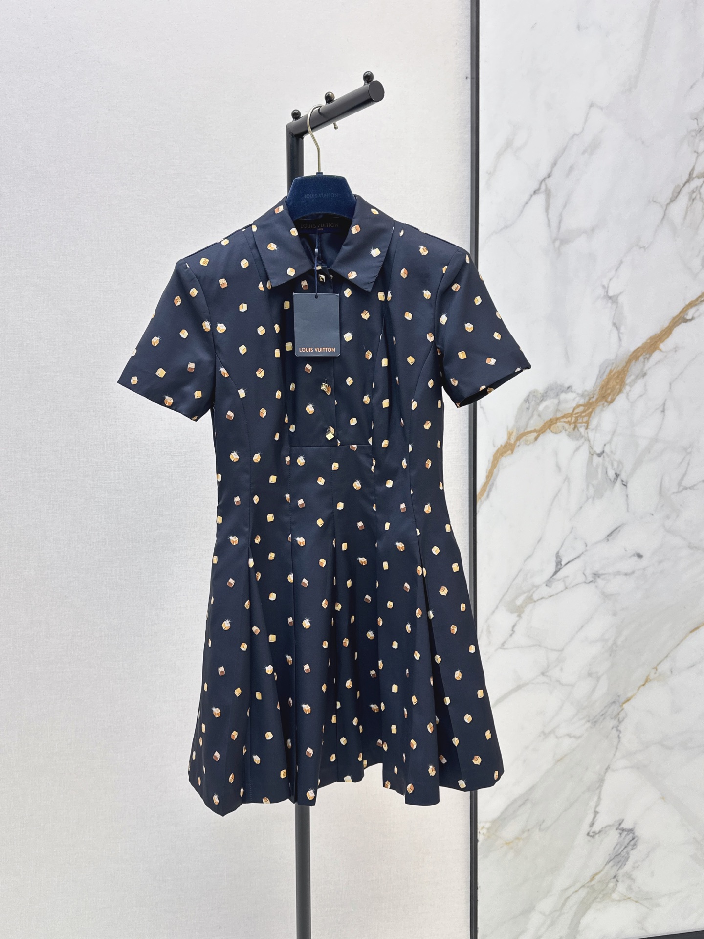 NO:907252,L’s 26Ss—the latest spring and summer polka dot printed pleated dress with permeable printing, fashionable, low-key, luxurious and high-end!  The style is versatile and not picky. The quality of workmanship depends on the details. White and rich beauty is a must-have. One color smlxl, louis vuitton, skirts,19860909L家 26Ss————春夏最新款波点印花压褶连衣裙渗透印花 时髦低调气质又奢华高级！版型百搭不挑人 做工品质看细节 白富美必入 一色smlxl,,louis vuitton,skirts,,Women's clothing