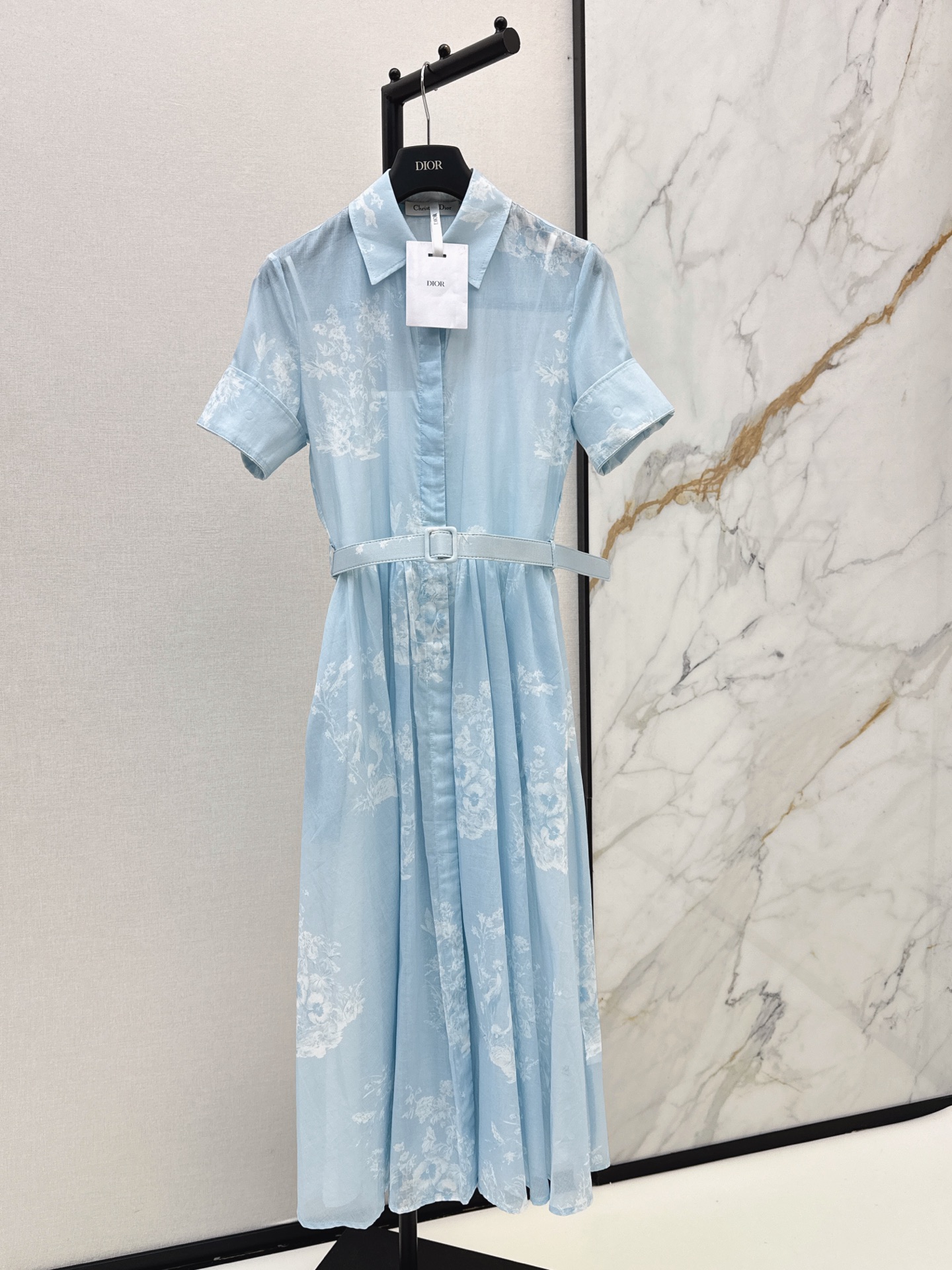 NO:907247,CD 26Ss————The latest spring and summer long dress with floral pattern lapels, fashionable, low-key, luxurious and high-end. The version is versatile and not picky. Original customized 100% cotton fabric. One color smlxl,,skirts,19860909CD 26Ss————春夏最新款花卉图案翻领长款连衣裙时髦低调气质又奢华高级 版型百搭不挑人 原版定制百分百棉面料 一色smlxl,,skirts,,Women's clothing