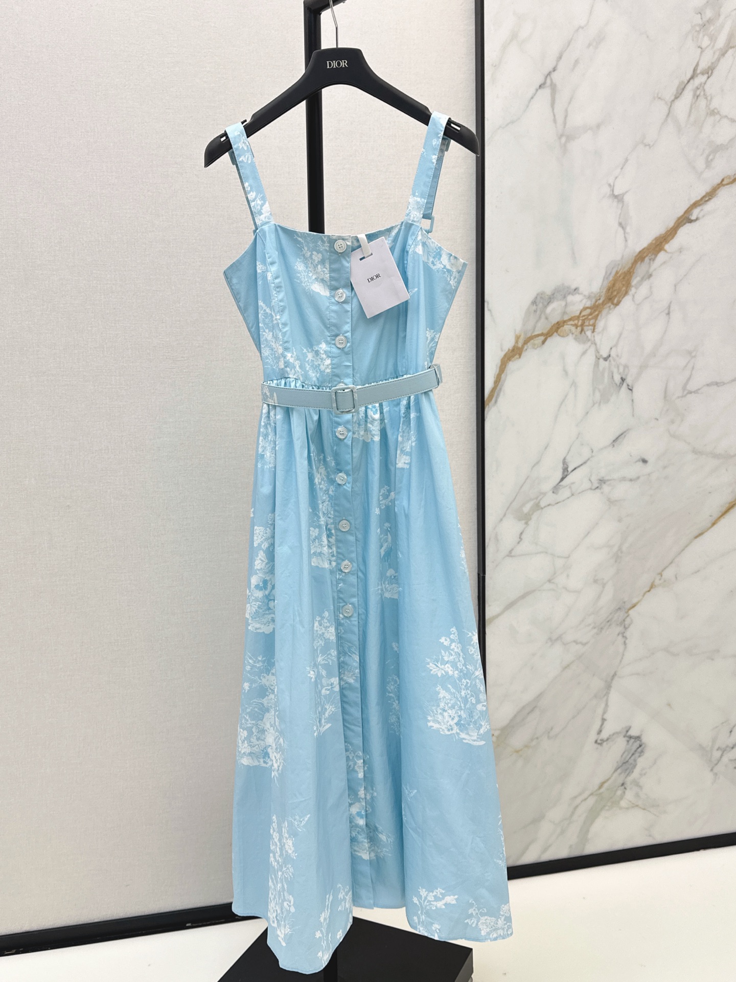 NO:907245,CD 26Ss————The latest spring and summer floral pattern suspender long dress is fashionable, low-key, luxurious and high-end. The version is versatile and not picky. Original customized 100% cotton fabric. One color smlxl,,skirts,19860909CD 26Ss————春夏最新款花卉图案吊带长款连衣裙时髦低调气质又奢华高级 版型百搭不挑人 原版定制百分百棉面料 一色smlxl,,skirts,,Women's clothing