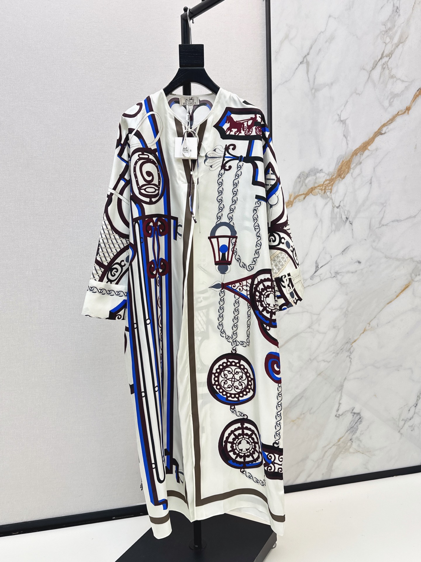 NO:908210,Her 26Ss————The latest printed silk dress in early autumn is made of 100% silk fabric. It is retro and fashionable. It has a low-key temperament and is luxurious and high-end. The version is versatile and not picky. The quality of workmanship depends on the details. Bai Fumei must buy it. It is available in stock smlxl,,skirts,real silk,19860909Her 26Ss————早秋最新款印花真丝连衣裙百分百真丝面料 复古时髦 低调气质又奢华高级 版型百搭不挑人 做工品质看细节 白富美必入 一现货发售smlxl,,skirts,real silk,,Women's clothing