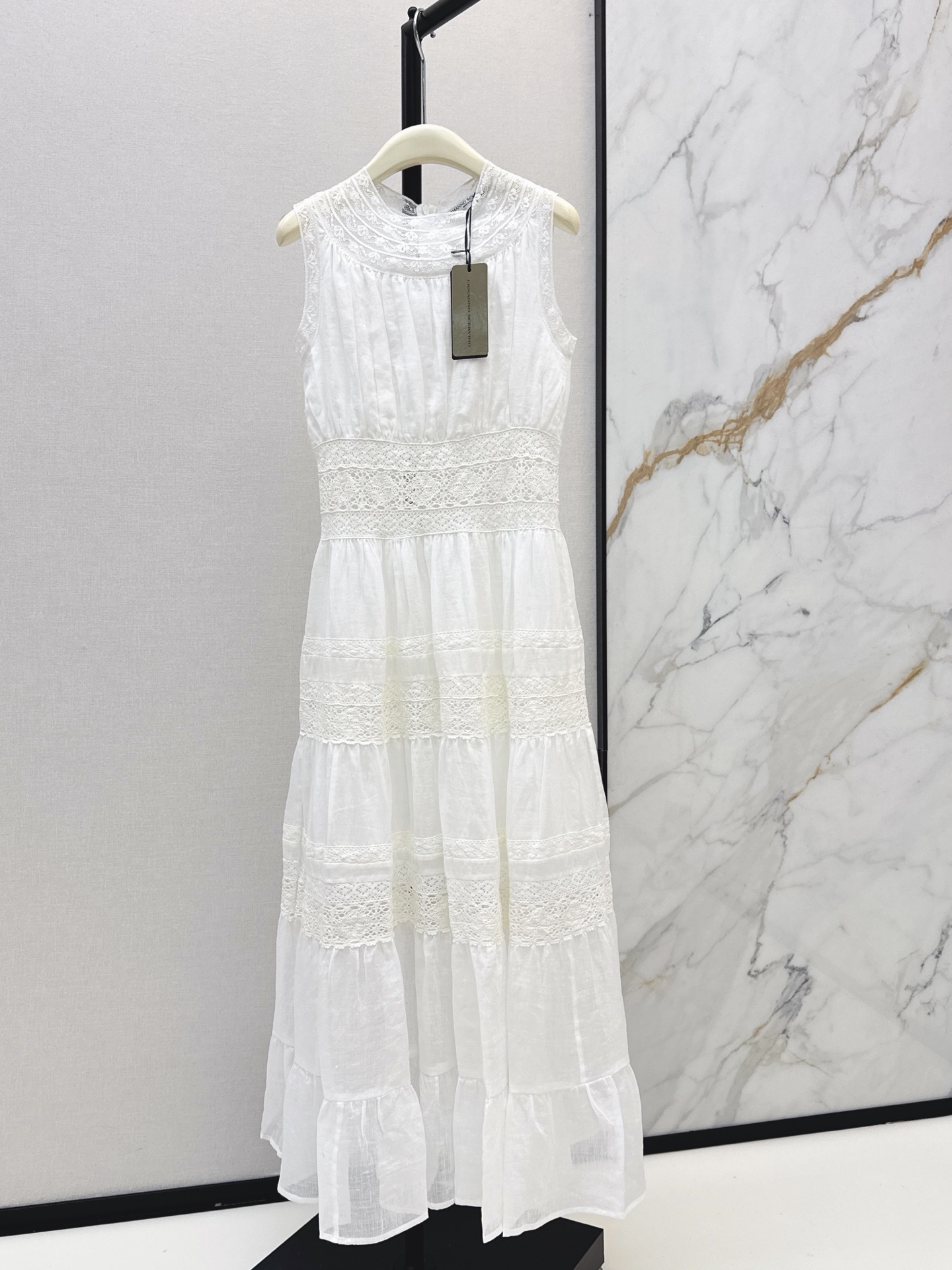 NO:908190,French tenderness~Es 26Ss————The latest spring and summer long linen dress with heavy lace decoration. It can be used for commuting or vacation. It is not picky at all. The three-dimensional waist + splicing lace design can easily divide the proportions of tall figures. It is a very practical version. You will look taller in one second. The fabric is imported linen fabric. One color sml,,skirts,19860909法式温柔～Es 26Ss————春夏最新款重磅花边装饰长款亚麻连衣裙 通勤或者度假皆可的裙子 完全不挑人 立体收腰+拼接花边设计 轻松分割高挑身材比例 是很实穿的版型 一秒显高 面料是进口的亚麻面料 一色sml,,skirts,,Women's clothing