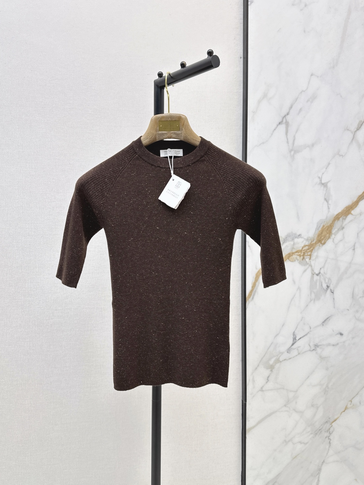 NO:908927,Bc 26Ss————The latest slim-fitting sweater for early autumn. Round neck and slim fit. Soft and breathable. It can be worn alone or layered. It can be easily managed for commuting, leisure and sports. It is fashionable and practical. It looks great with jeans and skirts. It is easy to get a lazy atmosphere. One color sml,,skirts,jeans,19860909Bc 26Ss————早秋最新款修身针织衫 圆领修身版型 柔软透气 单穿或内搭都很OK 通勤休闲运动都能轻松驾驭 时髦又实用 搭配牛仔裤半裙都超好看 轻松get慵懒氛围感穿搭 一色sml,,skirts,jeans,,Women's clothing