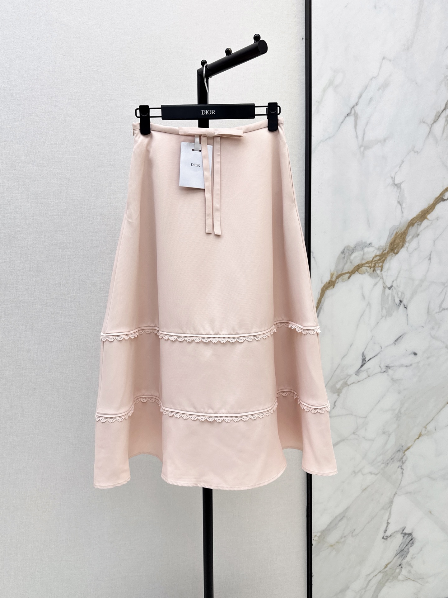 NO:909605,CD 26Ss————The latest spring and summer bow-decorated age-reducing pink skirt is fashionable, low-key, luxurious and high-end. The version is versatile and not picky. The original customized fabric is a must-have for Bai Fumei. One-color sml,,skirts,19860909CD 26Ss————春夏最新款蝴蝶结装饰减龄粉色半裙时髦低调气质又奢华高级 版型百搭不挑人 原版定制面料 白富美必入 一色sml,,skirts,,Women's clothing