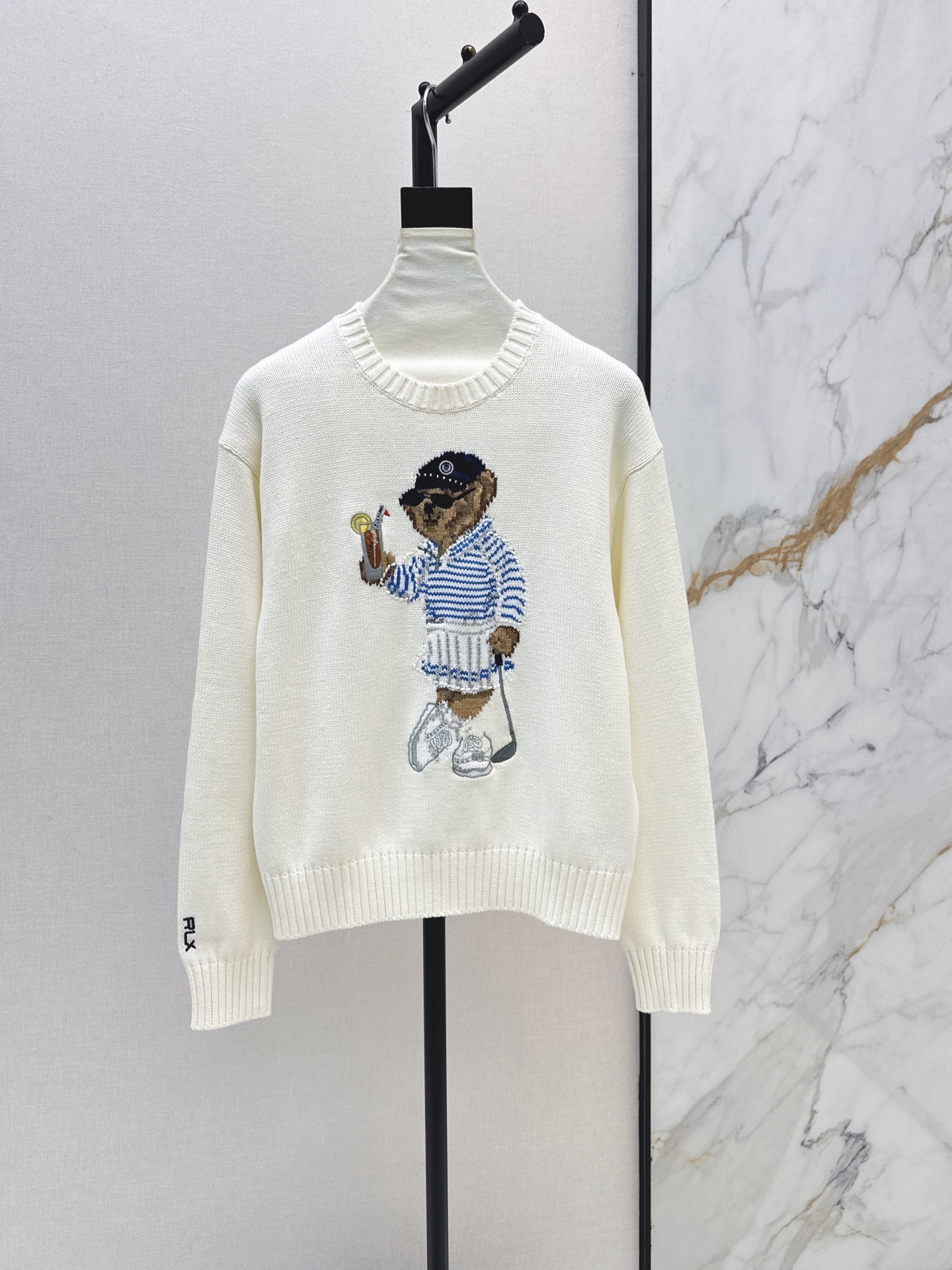 NO:910235,RL 26Ss————Early Autumn’s latest strong American style bear sweater with hand hook pattern. Classic H loose short version. Quality control is a must. Imported pure cotton yarn texture is invincible. Intarsia bear three-dimensional embroidery technology. Handmade cross-stitch LP letters. Fashionable essence for younger girls. Childlike and advanced retro casual style. The version is versatile and not picky. One color sml,,loro piana,sweaters,19860909RL 26Ss————早秋最新款浓郁美式风温网小熊小熊毛衣手工勾花图案 经典H宽松短款版型 品质控必入 进口纯棉纱线质感无敌赞 嵌花小熊立体刺绣工艺 纯手工十字绣法LP字母 减龄少女气质时髦精必入 童趣高级复古随性风 版型百搭不挑人 一色sml,,loro piana,sweaters,,Women's clothing