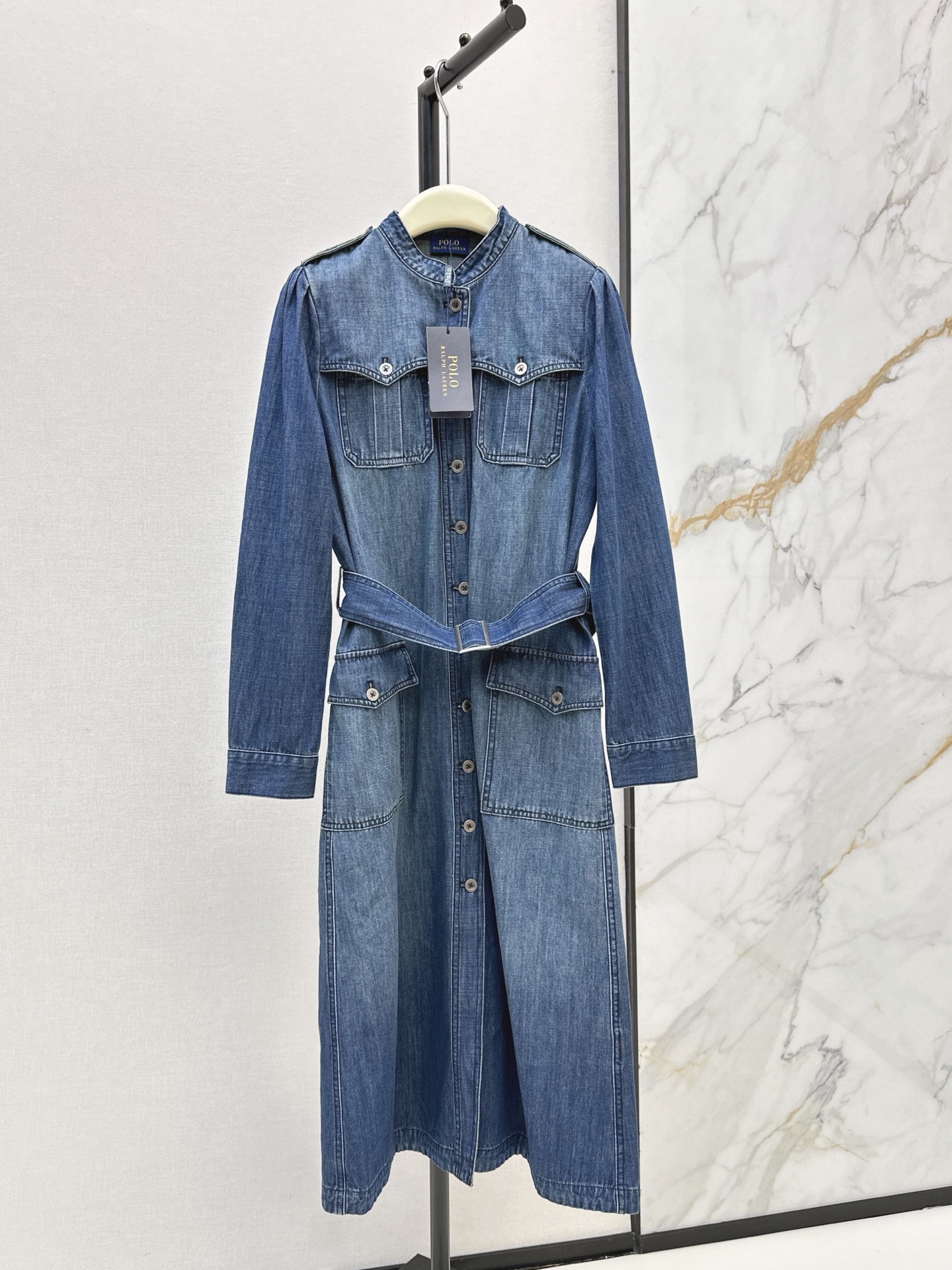 NO:910176,Exclusive debut RL 26Ss————The latest retro knight in early autumn wears a long denim dress, which can be used for exquisite commuting or fashionable outings. Customized denim cotton fabric. Super practical denim long skirt. The length is below the knee, revealing the thinnest ankle part. It is particularly slim. A little expert in hiding meat. Divide the golden ratio figure. One color sml,, skirts, gold,19860909独家首发 RL 26Ss————早秋最新款复古骑士穿搭牛仔长款连衣裙可精致通勤也可时髦出街 定制的牛仔棉面料 超级实穿的牛仔长裙 长度在膝盖以下 露出最瘦的脚踝部分 特别显瘦 藏肉小能手 分割黄金比例身材 一色sml,,skirts,gold,,Women's clothing