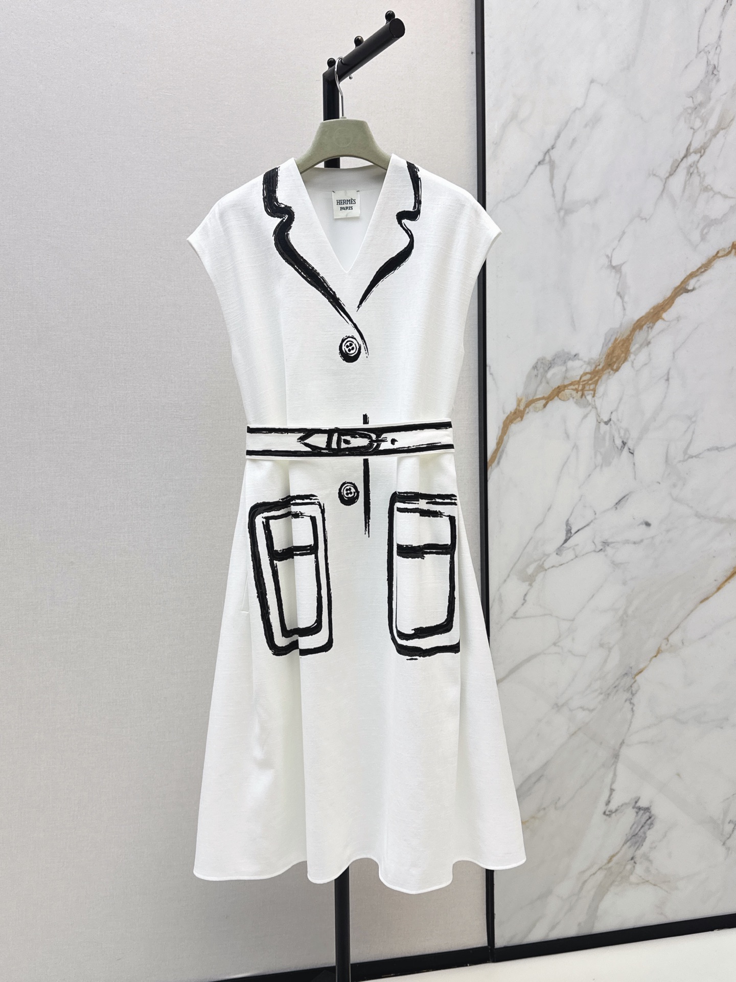 NO:910935,Fashionable design 26Ss————The latest heavy-duty hand-painted design linen dress for spring and summer. A high-end skirt. Full of artistic atmosphere. The hand-painting is so beautiful. The heavy aura is online. It can give you extra points no matter what the occasion. V-neck design, wide shoulders and small flying sleeves. It is matched with a belt to tighten the waist. It is easy to wear with a good sense of proportion. One-color sml,,skirts,19860909时髦设计 26Ss————春夏最新款重工手绘设计亚麻连衣裙 高阶的一条裙子 充满艺术氛围 手绘太好看了 重磅气场在线 不管什么场合都可以给你加分 V领设计宽肩小飞袖 搭配了腰带收腰 轻松穿出好比例感 一色sml,,skirts,,Women's clothing