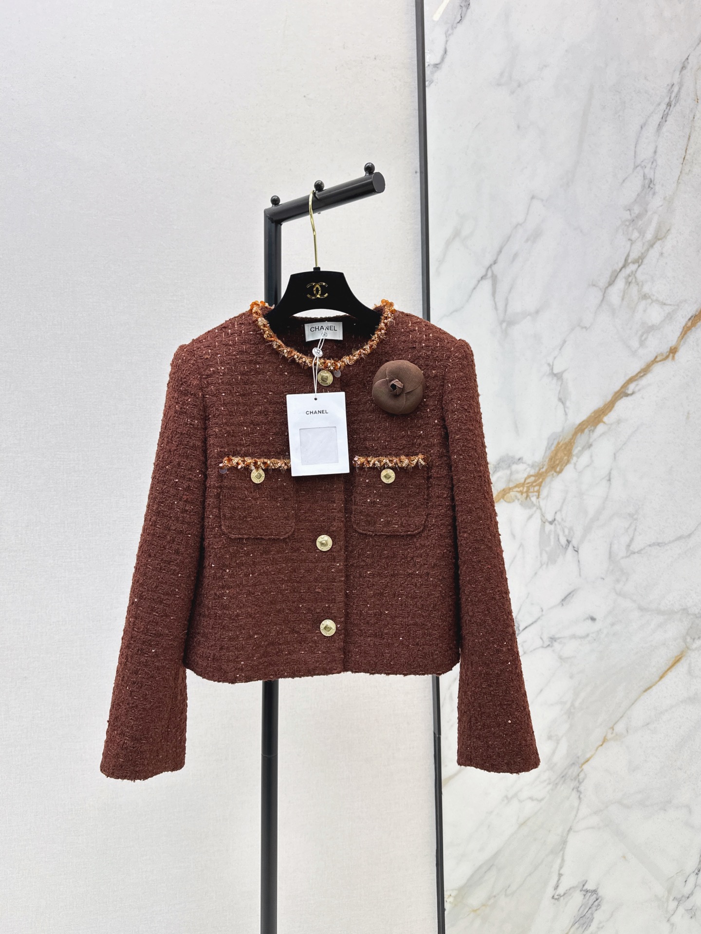 NO:910877,C Home 26Ss——Early Autumn’s latest style of small fragrant style woven slub tweed jacket. Beautiful high-end woven fabric is super beautiful in real life. The three-dimensional texture is full of exquisiteness. The upper body has a noble temperament. The customized 3D three-dimensional tailoring version is extremely slim. It is practical and has a higher appearance. French socialite style is elegant and high-end. A must-have for rich families. One color sml,,chanel,jackets & coats,19860909C家 26Ss———早秋最新款小香风编织粗纺花呢外套 绝美高级编织面料实物超美 立体肌理感精致感满满 上身自带一种高贵气质 定制3D立体剪裁版型巨显瘦 实穿度高颜值也更高 法式名媛风优雅又高级 富家千金必备 一色sml,,chanel,jackets & coats,,Women's clothing