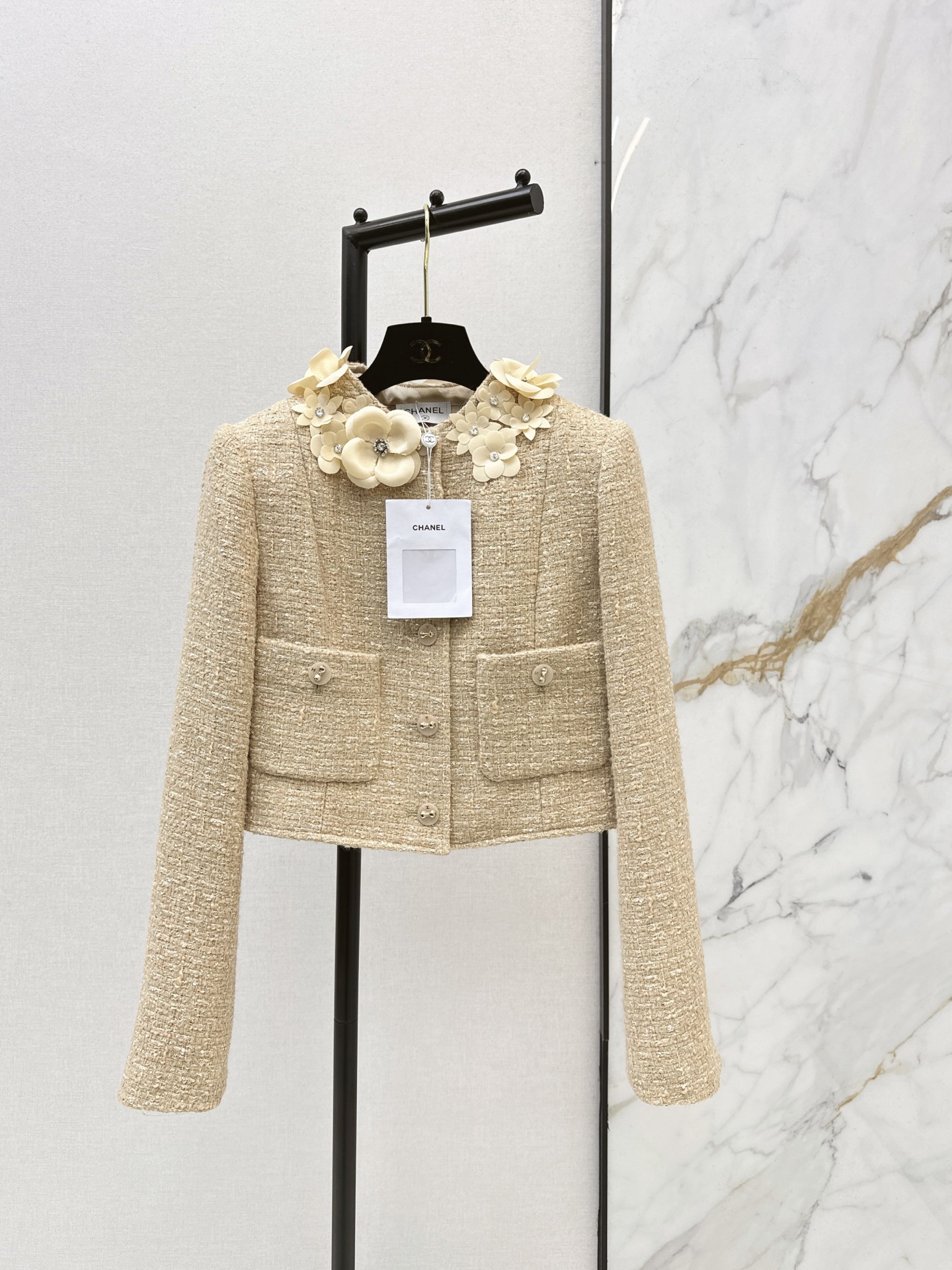NO:910871,Exclusive model C Home 26Ss——Early autumn’s latest short jacket with three-dimensional flower decoration, customized plaid woven fabric, heavy and weighty, three-dimensional handmade small flower decoration, so beautiful ~ perfect for summer vacation or daily photography, two-color sml, chanel, jackets & coats,19860909独家款 C家 26Ss————早秋最新款立体花朵装饰小短款外套定制格纹编织面料 重磅有分量 立体手工小花朵装饰 美炸啦～夏季度假或者日常拍照妥妥的好看 两色sml,,chanel,jackets & coats,,Women's clothing