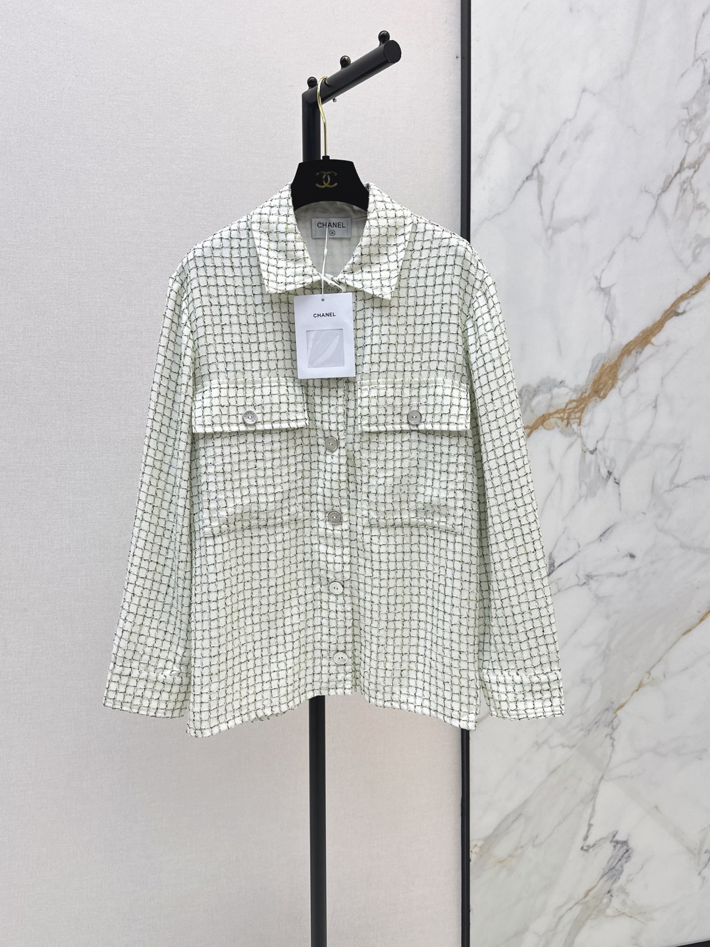 NO:910876,Liu Wen's same style C Home 26Ss - the latest style of small fragrance woven slub tweed shirt jacket in autumn and winter. Beautiful high-end woven fabric developed by yb. The real thing is super beautiful. The three-dimensional texture is full of exquisiteness. The upper body has a noble temperament. Customized buckle 3D three-dimensional H version is very slim. It is more practical and more beautiful. French socialite style is elegant and high-end. A must-have for rich families. One color sml,,chanel,jackets &  coats,shirts,19860909刘雯同款 C家 26Ss———秋冬最新款小香风编织粗纺花呢衬衫式外套yb开发的绝美高级编织面料 实物超美 立体肌理感精致感满满 上身自带一种高贵气质 定制扣3D立体H版型巨显瘦 实穿度高颜值也更高 法式名媛风优雅又高级 富家千金必备 一色sml,,chanel,jackets & coats,shirts,,Women's clothing