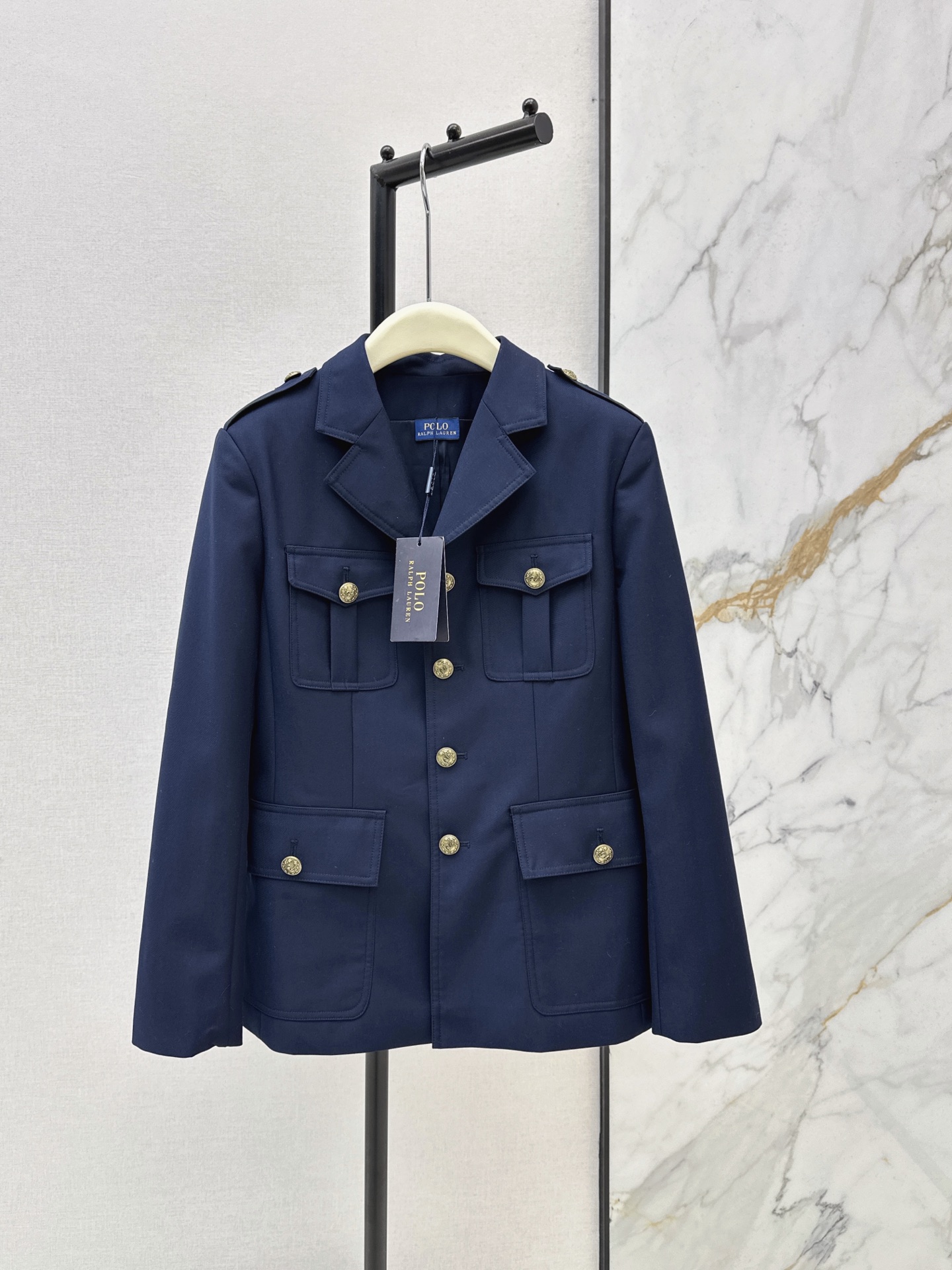 NO:911709,RL 26Ss————The latest handsome four-pocket design jacket for early autumn. It has a smart and neat tailoring. The classic waisted version is not picky. It is casual, elegant, cool and gentle. The waist is refined and slimming. It is full of heroism and handsomeness. It is a versatile and stylish little jacket. It is very wearable. It has both fashion and high-end sense. It is OK for commuting or daily life. One color sml,,jackets & coats,jackets & coats,19860909RL 26Ss————早秋最新款帅气四口袋设计夹克外套 干练利落的剪裁经典收腰版型不挑人 随性优雅飒爽温柔 腰部收腰精致显瘦 英气十足帅气有型 是巨百搭又有造型的小外套 实穿性很高 时髦与高级感并重 通勤或者日常都OK 一色sml,,jackets & coats,jackets & coats,,Women's clothing