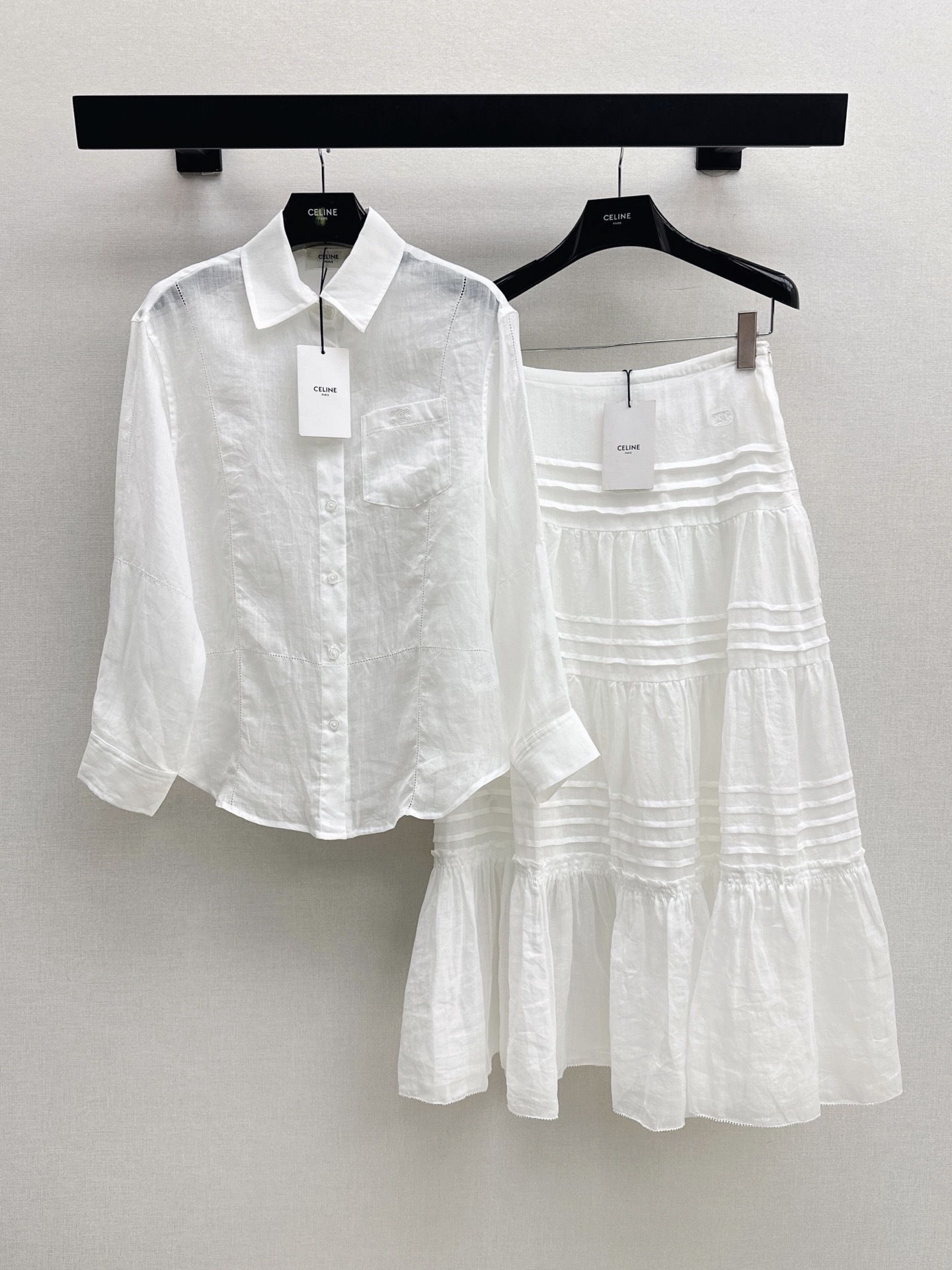NO:911707,Exclusive first release Ce 26Ss————Chun Xia Zhen’s latest southern French holiday style linen suit Arc de Triomphe embroidery splicing lace linen shirt + pleated high waist skirt This set uses a lot of volume. The upper body is full of three-dimensionality. A set of well-fitted upper body for tall girls with a tall figure. Easily divided into three-seven proportions. One-color sml shirts, skirts, shirts,19860909独家首发 Ce 26Ss————春夏珍最新款南法度假风亚麻套装凯旋门刺绣拼接花边亚麻衬衫+压褶高腰半裙 这一套用量很大 上身立体感十足 一套上身妥妥的高挑身材妹子 轻松分割三七比例感 一色sml 衬衫,,skirts,shirts,,Women's clothing