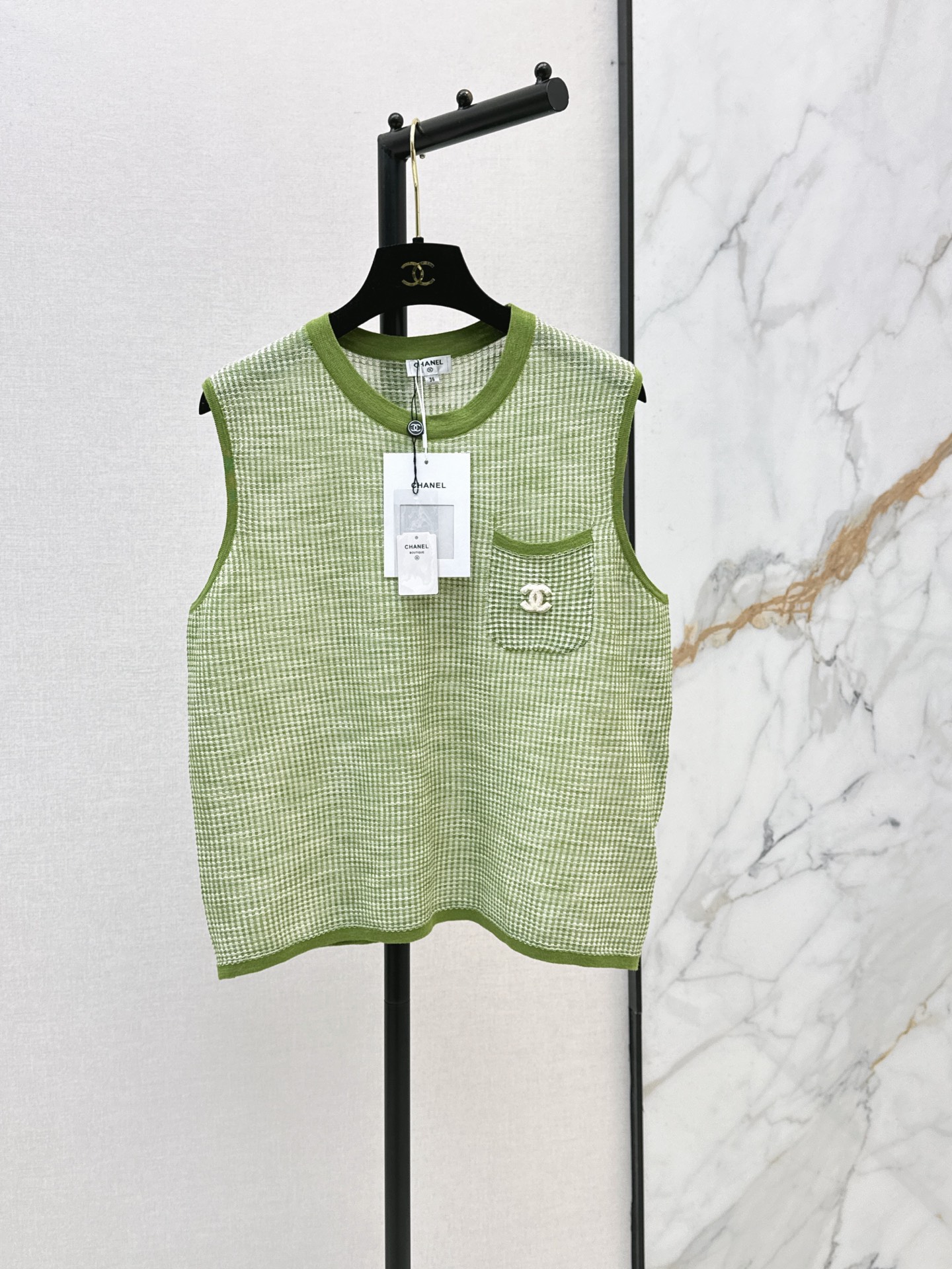 NO:922222,C Home 26Ss————The latest spring and summer vintage vintage round-shoulder round-neck sweater is light and breathable, perfect for summer. It has a perfect feminine temperament. It can be easily used for commuting and vacationing in daily life. It is comfortable and fashionable. It is a must-have and versatile item in the summer wardrobe. Two colors sml,,chanel,sweaters,19860909C家 26Ss————春夏最新款Vintage中古系圆落肩圆领毛衣轻薄透气超适合夏天 柔美气质满分 通勤度假日常都能轻松驾驭 舒适又时髦 是夏季衣橱必备百搭单品 两色sml,,chanel,sweaters,,Women's clothing