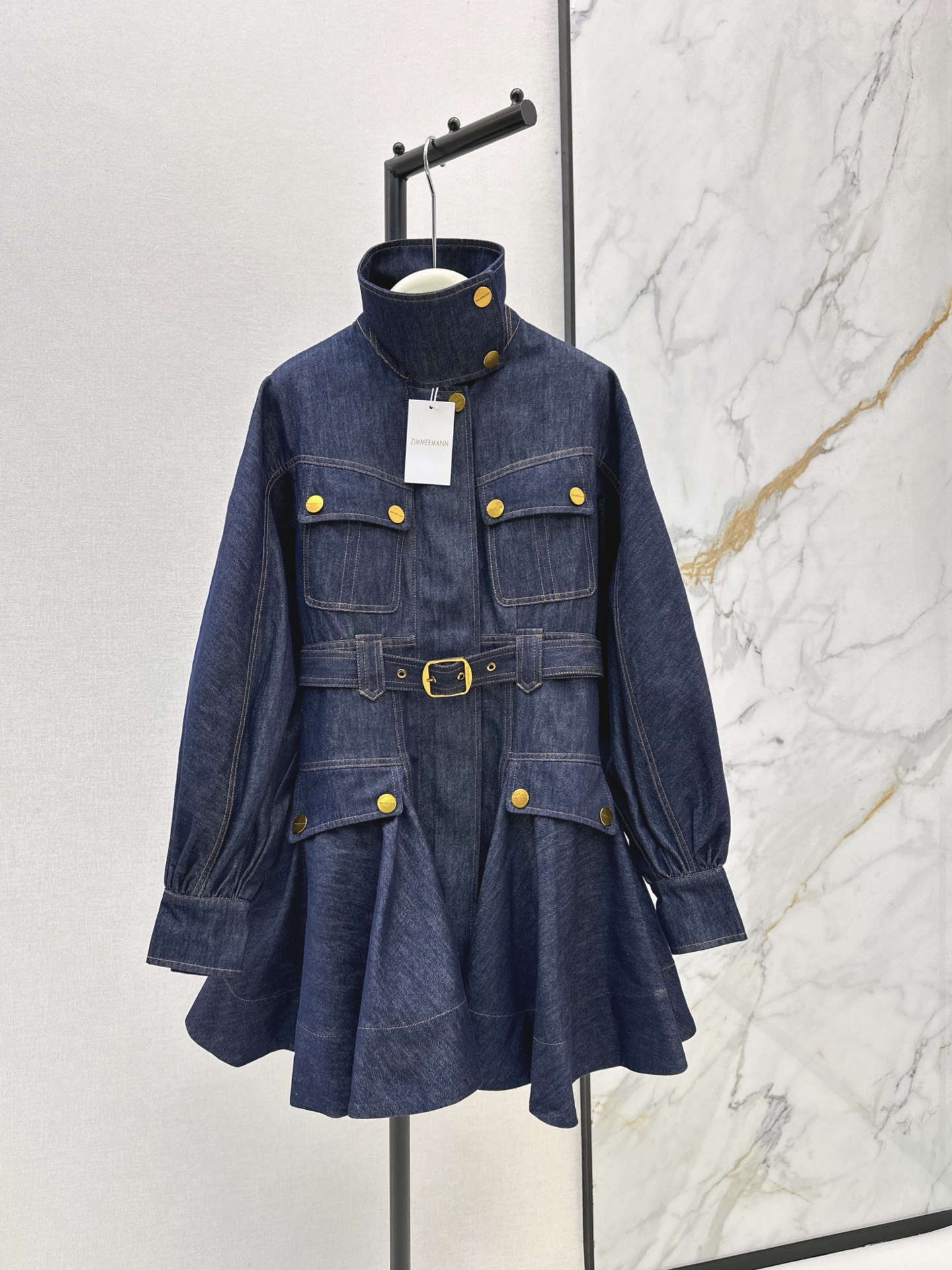 NO:922108,Zim 26Ss————The latest retro workwear style long-sleeved denim dress with large hem and long hem. The long A-line fishtail umbrella skirt with large hem has a smart and elegant design. The waist is matched with a belt to slim down the waist. The whole body is decorated with topstitching. It is full of details. The original dark blue denim fabric is stiff and stylish and not easy to collapse. It has a full vacation atmosphere. It is super good for taking pictures. One color ready for sale sml,,skirts,19860909Zim 26Ss————春夏最新款复古工装风大裙摆长袖牛仔连衣裙 大伞摆长款A字鱼尾伞裙设计灵动飘逸 腰间搭配腰带收腰显瘦 整体饰以明缝线 细节感满满 原色深蓝牛仔面料挺括有型不易软塌 度假氛围感拉满 拍照超级出片 一色现货发售sml,,skirts,,Women's clothing