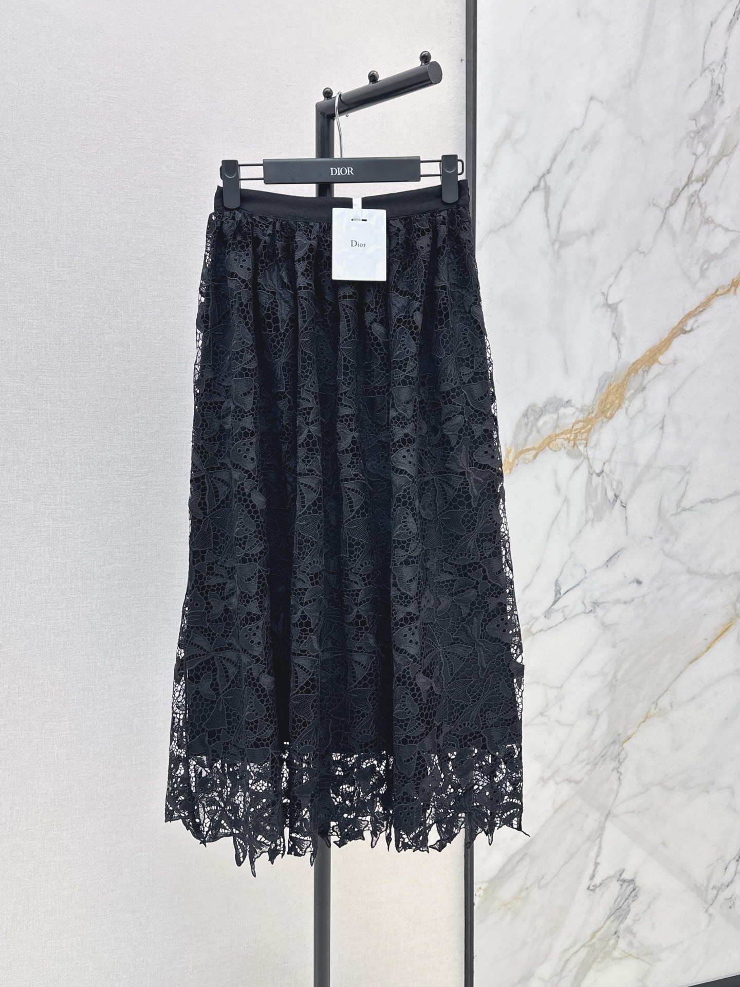 NO:923412,CD 26Ss————The latest water-soluble flower embroidery skirt in spring and summer, hollow bow, flexibly interprets the unrestrained soul of freedom. Classic webbing waistband, A-line skirt cut upper body, easy to get French romantic atmosphere. Exquisite, elegant and gorgeous single product. Two-color sml,,skirts,19860909CD 26Ss————春夏最新款水溶花刺绣半裙镂空蝴蝶结灵动演绎无拘无束的自由灵魂 经典织带腰头 A字裙摆剪裁上身轻松get法式浪漫氛围感 精致优雅华丽单品 两色sml,,skirts,,Women's clothing