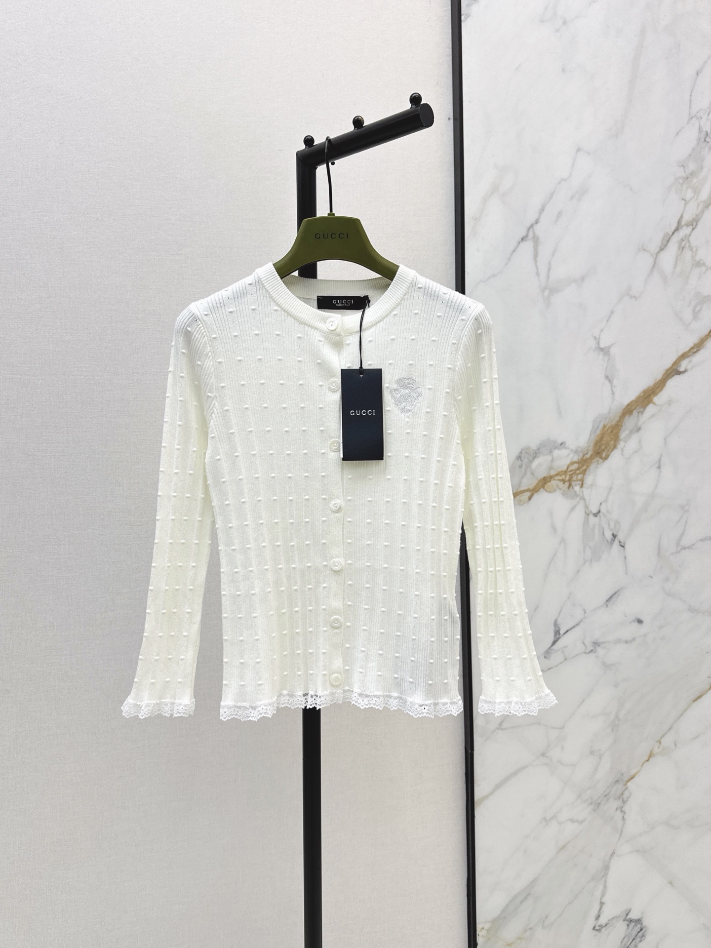 NO:924766,Gu 26Ss - the latest spliced ​​lace knitted cardigan for early autumn. Round neck single-breasted design. Stylish color matching. Cotton blended knitted fabric. Comfortable and skin-friendly. Slim fit. The upper body looks slim and elegant. Three-color sml,,19860909Gu 26Ss———早秋最新款拼接蕾丝针织开衫 圆领单排扣设计 配色时髦洋气 棉混纺针织面料 舒适亲肤 修身版型 上身显瘦又气质 三色sml,,,Women's clothing