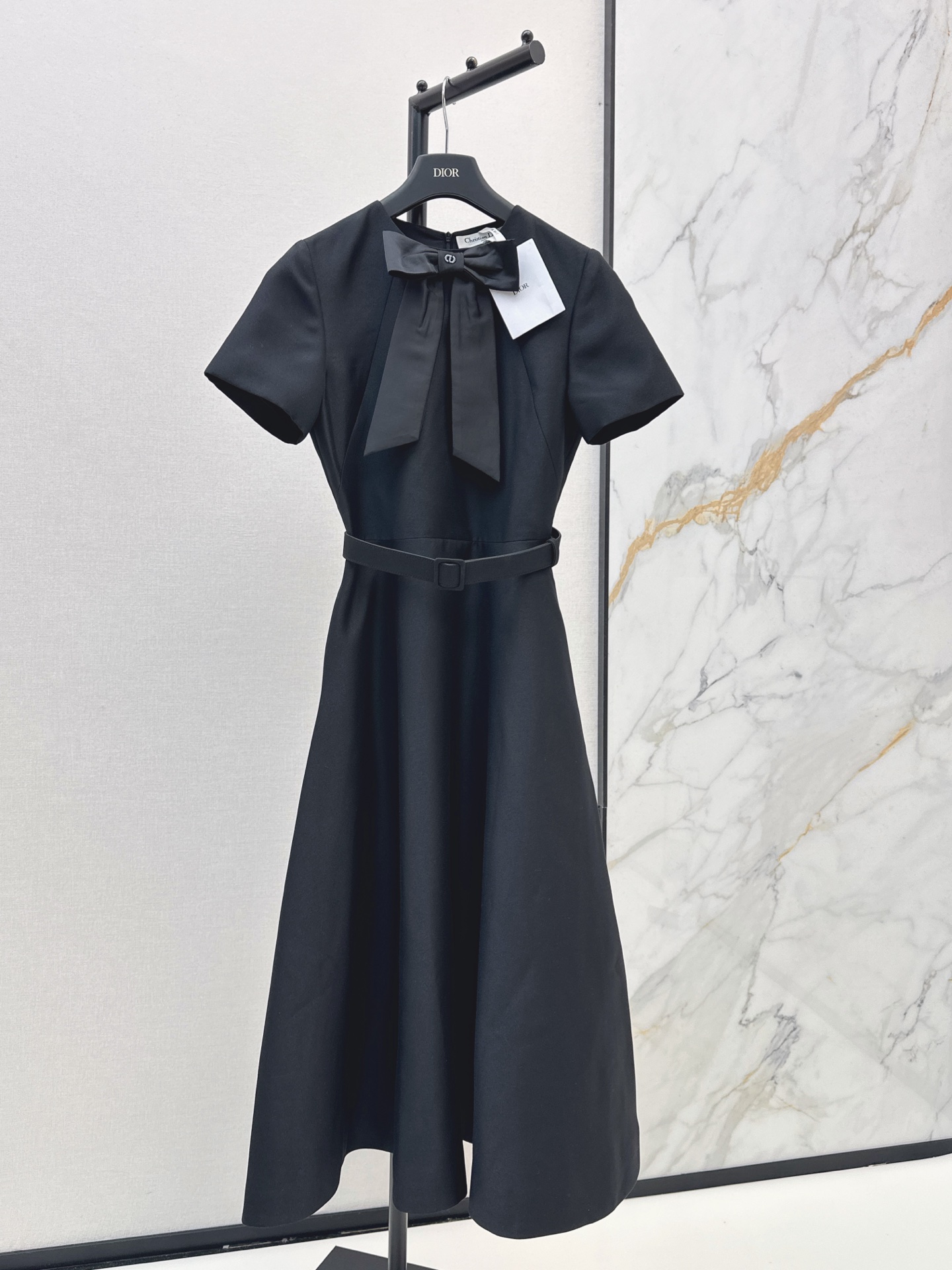 NO:924717,CD 26Ss————The latest spring and summer black dress with big bow decoration, waist-cinching and wide-swing. The waist-cutting shows off the body proportions. The fabric is light and skin-friendly. The simple round neck modifies the shoulders and neck. The high-waisted and wide-swing umbrella skirt hides the flesh and makes you slim. It can be easily used in daily commuting and formal occasions. The three-dimensional tailoring design is very eye-catching. The temperament of a rich girl. One color sml,,skirts,19860909CD 26Ss————春夏最新款大蝴蝶结装饰收腰大摆黑色连衣裙 收腰剪裁超显身材比例 面料轻薄亲肤 简约圆领修饰肩颈 高腰大摆伞裙藏肉显瘦一绝 日常 通勤正式场合都能轻松驾驭 立体剪裁设计很吸睛 富家千金小姐姐气质穿搭 一色sml,,skirts,,Women's clothing