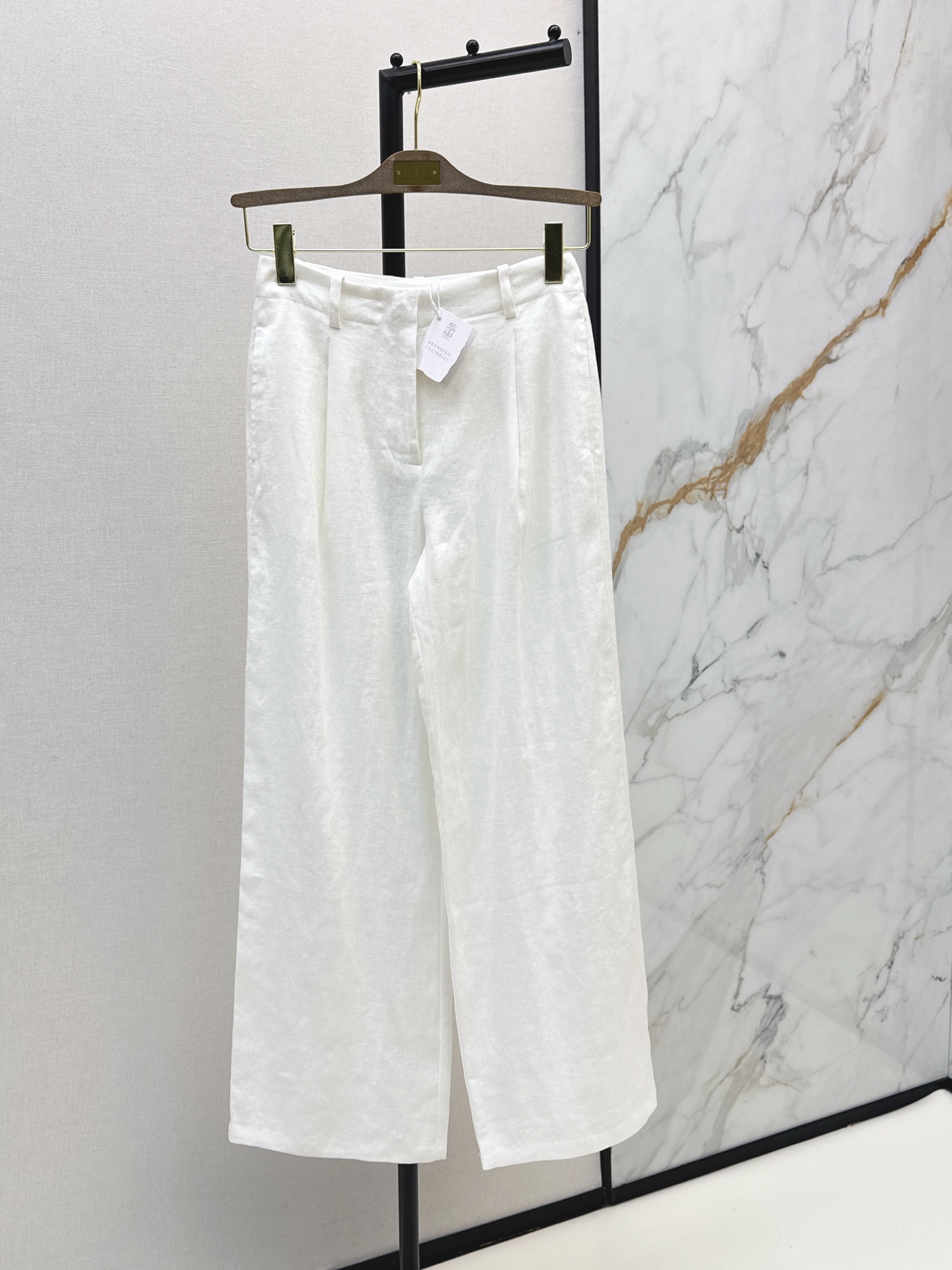 NO:925689,Italian minimalist style Bc 26Ss————The latest minimalist long-term casual linen straight trousers for spring and summer. Elastic waist ruffled straight wide-leg tailoring. The upper body is smart and elegant. It is easy to control and interpret different styles for commuting. Minimalist design. Luxurious but not simple. Recommended to match a set of two-color sml,,19860909意式极简风穿搭 Bc 26Ss————春夏最新款极简长期主义休闲亚麻直筒西裤松紧腰褶饰直筒阔腿版型剪裁 上身干练优雅 通勤穿搭轻松驾驭演绎不同风格 极简主义设计 奢华不简 推荐一套搭配 两色sml,,,Women's clothing