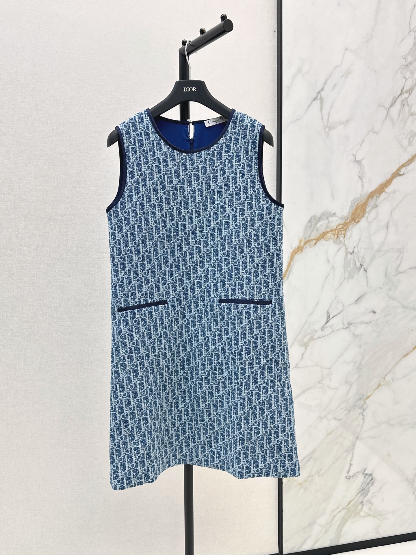 NO:927516,CD 26Ss————The latest denim denim sleeveless dress for early autumn is super fashionable. The upper body is cool and sassy with a unique color tone. The texture is fine and the cotton feels natural. It has a muscular feel and is super beautiful. One color sml,,skirts,19860909CD 26Ss————早秋最新款丹宁牛仔无袖连衣裙超时髦 个性色调上身又酷又飒爽 纹理细腻棉感自然 有筋骨感超级漂亮 一色sml,,skirts,,Women's clothing