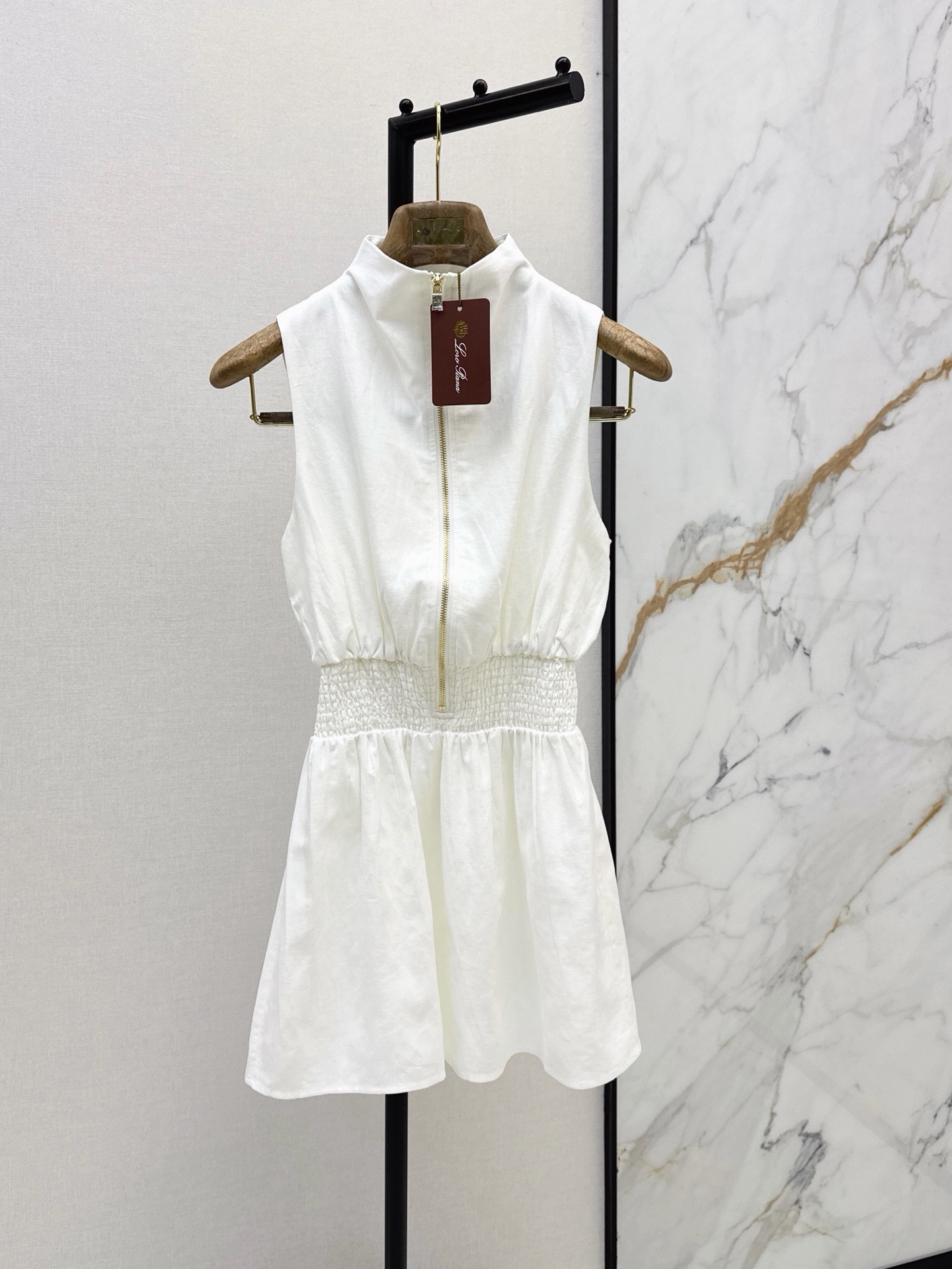 NO:927522,280L 26Ss————The latest high-end minimalist style waistline linen dress for spring and summer. It is old-fashioned and reduces your age. The upper body is super beautiful. Zipper design. The waist is heavy-duty and elastic. The waist is perfect and the upper body is very slim. Made of linen blended fabric. Milky white and water pink look good. Two-color sml, loro piana, skirts,19860909280L 26Ss————春夏最新款高级极简风穿搭收腰亚麻连衣裙 老钱又减龄 上身超好看 拉链设计 腰部重工打揽松紧 完美收腰 上身很显瘦 采用亚麻混纺面料 奶白和水粉色敲好看 两色sml,,loro piana,skirts,,Women's clothing