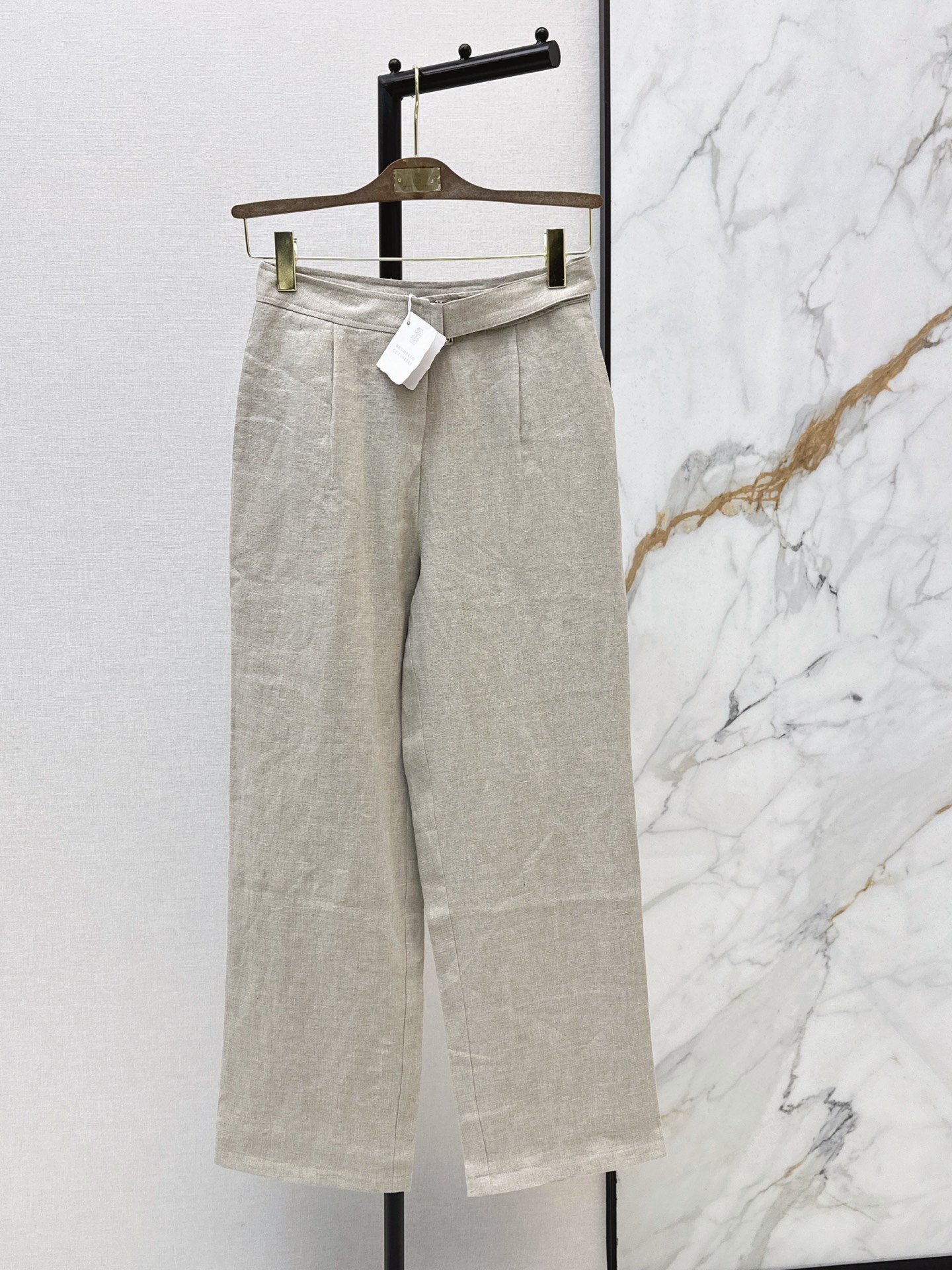 NO:928744,Old money style high-end commuting Bc 26Ss————The latest cotton and linen straight pants for spring and summer. Made of high-weight cotton and linen fabrics. The texture is super good. Very high-end. Proper old money style. It can be used for daily gatherings or commuting. It is lazy and casual with a sense of vacation. It has a strong sense of style. Two-color sml,,19860909老钱风高阶通勤 Bc 26Ss————春夏最新棉麻直筒裤 采用了高克重的棉麻面料 质感超好 非常高级 妥妥的老钱风 日常聚会或者通勤都可以 慵懒休闲又有度假感 很强的造型感 两色sml,,,Women's clothing