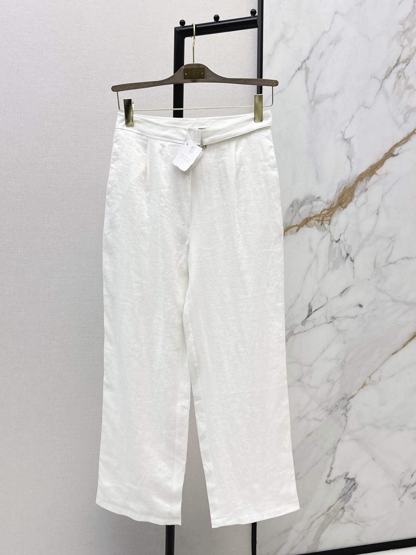 NO:928724,Old money style high-end commuting Bc 26Ss————The latest cotton and linen straight pants for spring and summer. Made of high-weight cotton and linen fabrics. The texture is super good. Very high-end. Proper old money style. It can be used for daily gatherings or commuting. It is lazy and casual with a sense of vacation. It has a strong sense of style. Two-color sml,,19860909老钱风高阶通勤 Bc 26Ss————春夏最新棉麻直筒裤 采用了高克重的棉麻面料 质感超好 非常高级 妥妥的老钱风 日常聚会或者通勤都可以 慵懒休闲又有度假感 很强的造型感 两色sml,,,Women's clothing