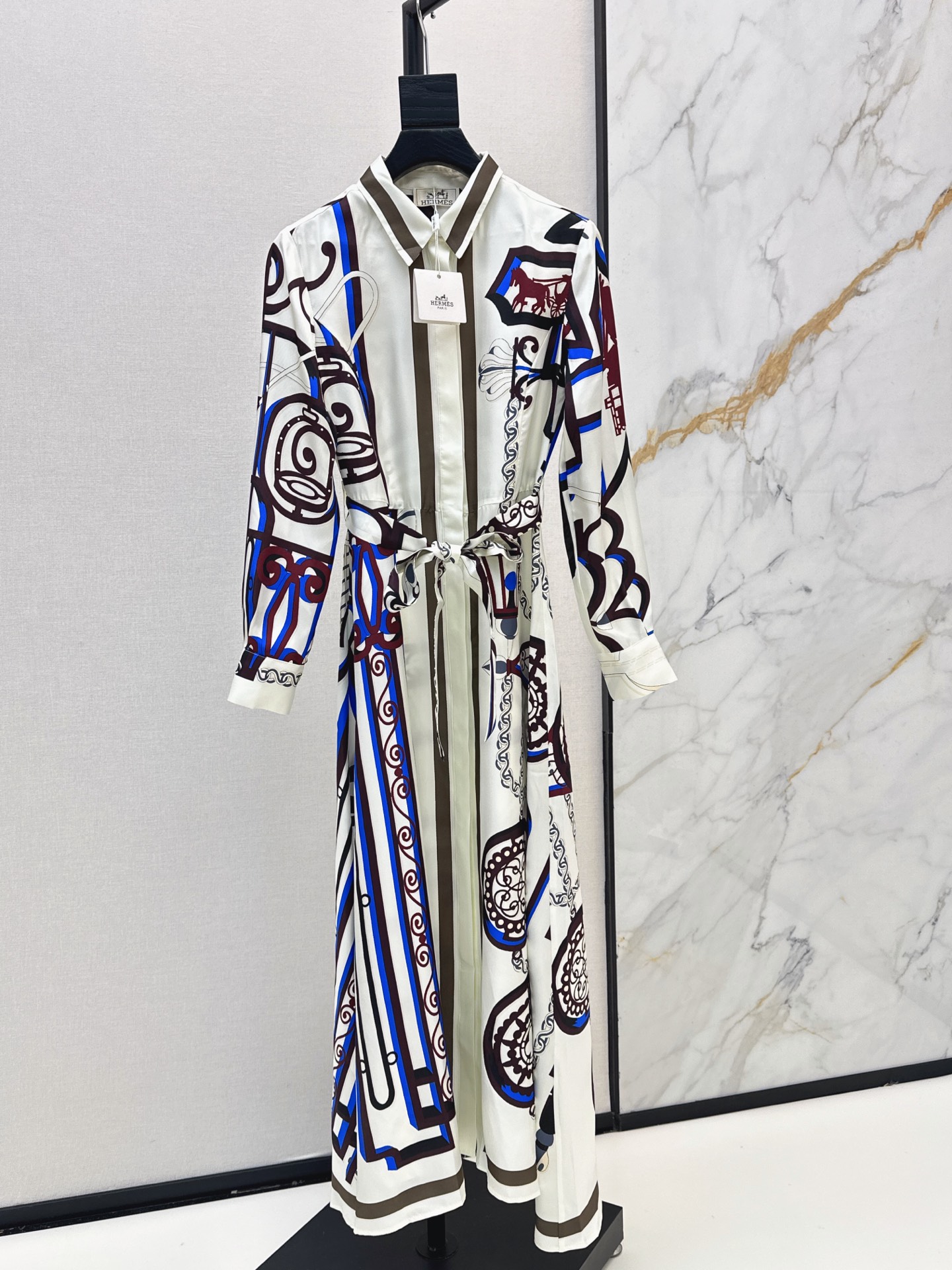 NO:930263,Her 26Ss————The latest printed silk dress in early autumn is made of 100% silk fabric. It is retro and fashionable. It has a low-key temperament and is luxurious and high-end. The version is versatile and not picky. The quality of workmanship depends on the details. Bai Fumei must buy it. It is available in stock smlxl,,skirts,real silk,19860909Her 26Ss————早秋最新款印花真丝连衣裙百分百真丝面料 复古时髦 低调气质又奢华高级 版型百搭不挑人 做工品质看细节 白富美必入 一现货发售smlxl,,skirts,real silk,,Women's clothing
