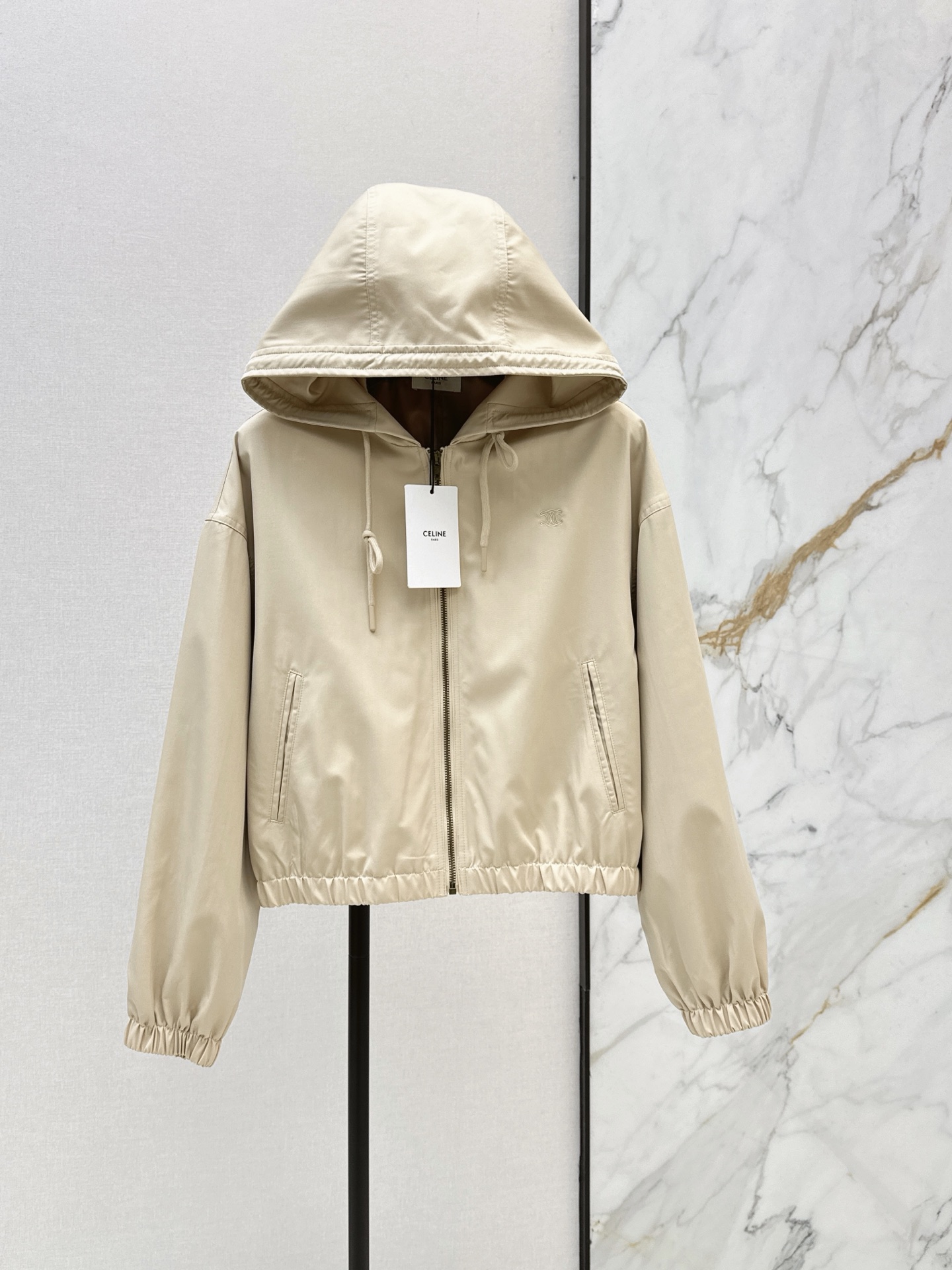 NO:930162,Ce 26Ss - the latest early autumn Arc de Triomphe embroidered hooded jacket is fashionable, low-key, luxurious and high-end. The version is versatile and not picky. The original customized technical fabric is a must-have for Bai Fumei. Two-color smlxl,,jackets & coats,hats,19860909Ce 26Ss———早秋最新款凯旋门刺绣连帽外套时髦低调气质又奢华高级 版型百搭不挑人 原版定制科技面料 白富美必入 两色smlxl,,jackets & coats,hats,,Women's clothing