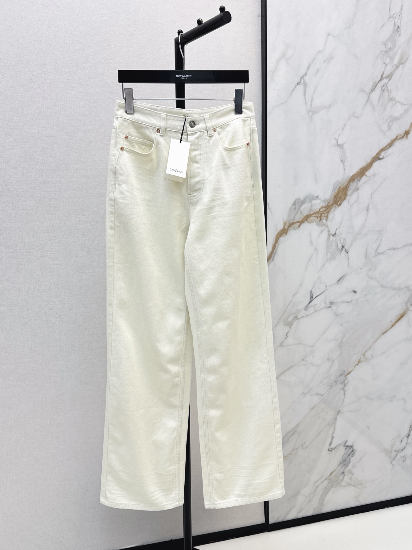 NO:930154,310SL 26Ss————The latest all-match casual jeans in early autumn are three-dimensionally cut. They are all-round and refined to be worn by celebrities. The upper body is super covered and the body is slimming. The proportion of the legs is super stretched. It is easy to match. It is simple and refreshing. It has a refreshing and fashionable sense of high-end. It is elegant and fashionable in daily life. It is very versatile. The color is very good-looking. The fabric is high-end and textured. Two-color smlxl, loro piana,jeans,19860909310SL 26Ss————早秋最新款百搭休闲牛仔裤整件立体剪裁 全方位精致做明星穿搭 上身超级遮肉显瘦 超拉腿部比例 巨好搭配 简简单单 穿出清爽时髦的高级感 日常优雅又时髦巨百搭 颜色很好看 面料高级又有质感 两色smlxl,,loro piana,jeans,,Women's clothing