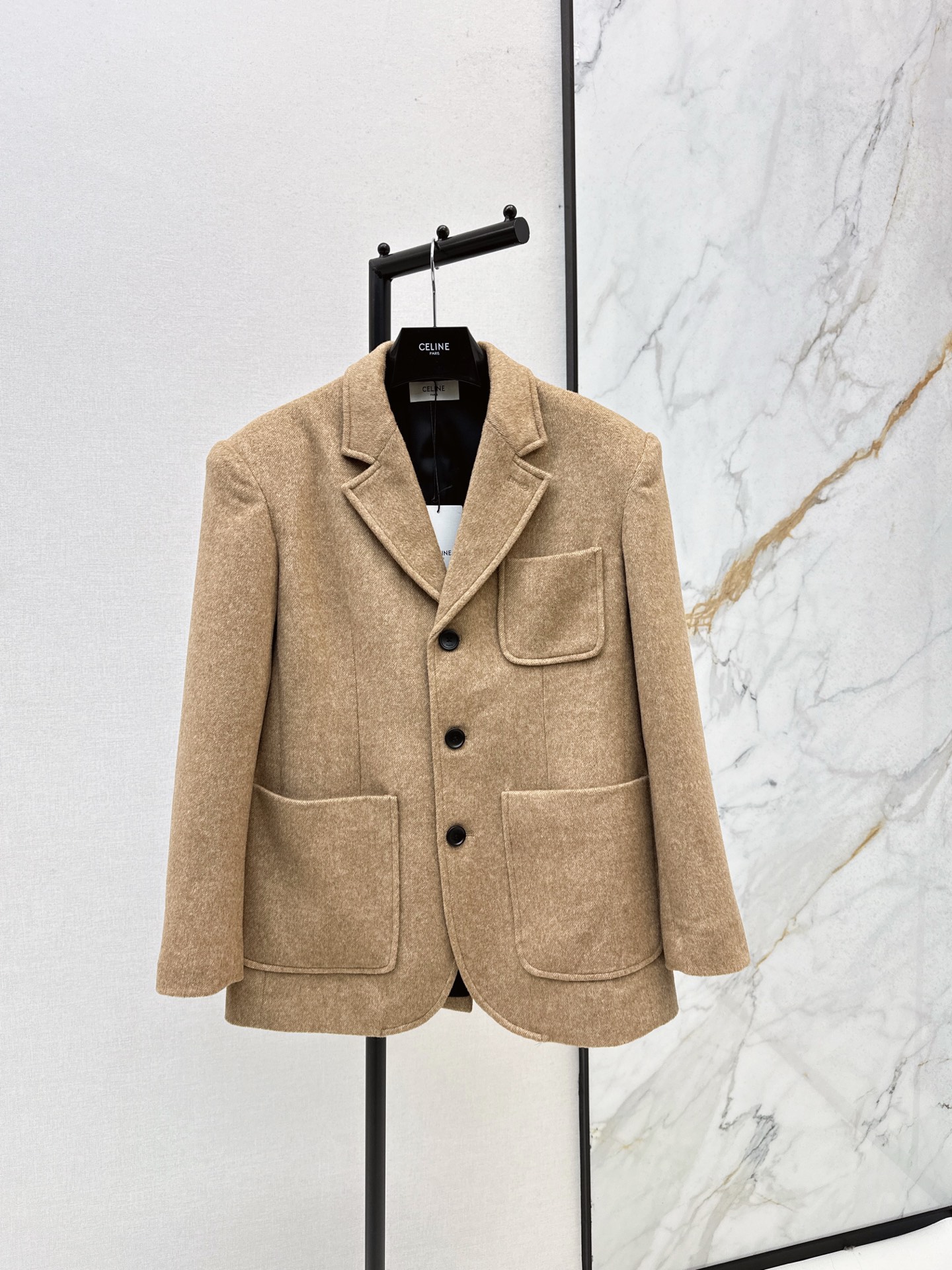 NO:930032,Exclusive launch of CE 26Ss - the latest wool suit jacket for autumn and winter. It is high-end and stylish. It is suitable for daily or commuting. It is a more casual suit. The rolled stripes on the cuffs can make it fashionable. It is relatively simple and can be worn in basically every occasion. One-color sml,, jackets & coats, business suit,19860909独家首发 CE 26Ss————秋冬最新款羊毛西装外套 高级感又有型 不管是日常或者通勤都适合 比较休闲感的西装 袖口卷边条纹可以变得时髦起来 比较简约 基本各个场合都可以穿 一色sml,,jackets & coats,business suit,,Women's clothing