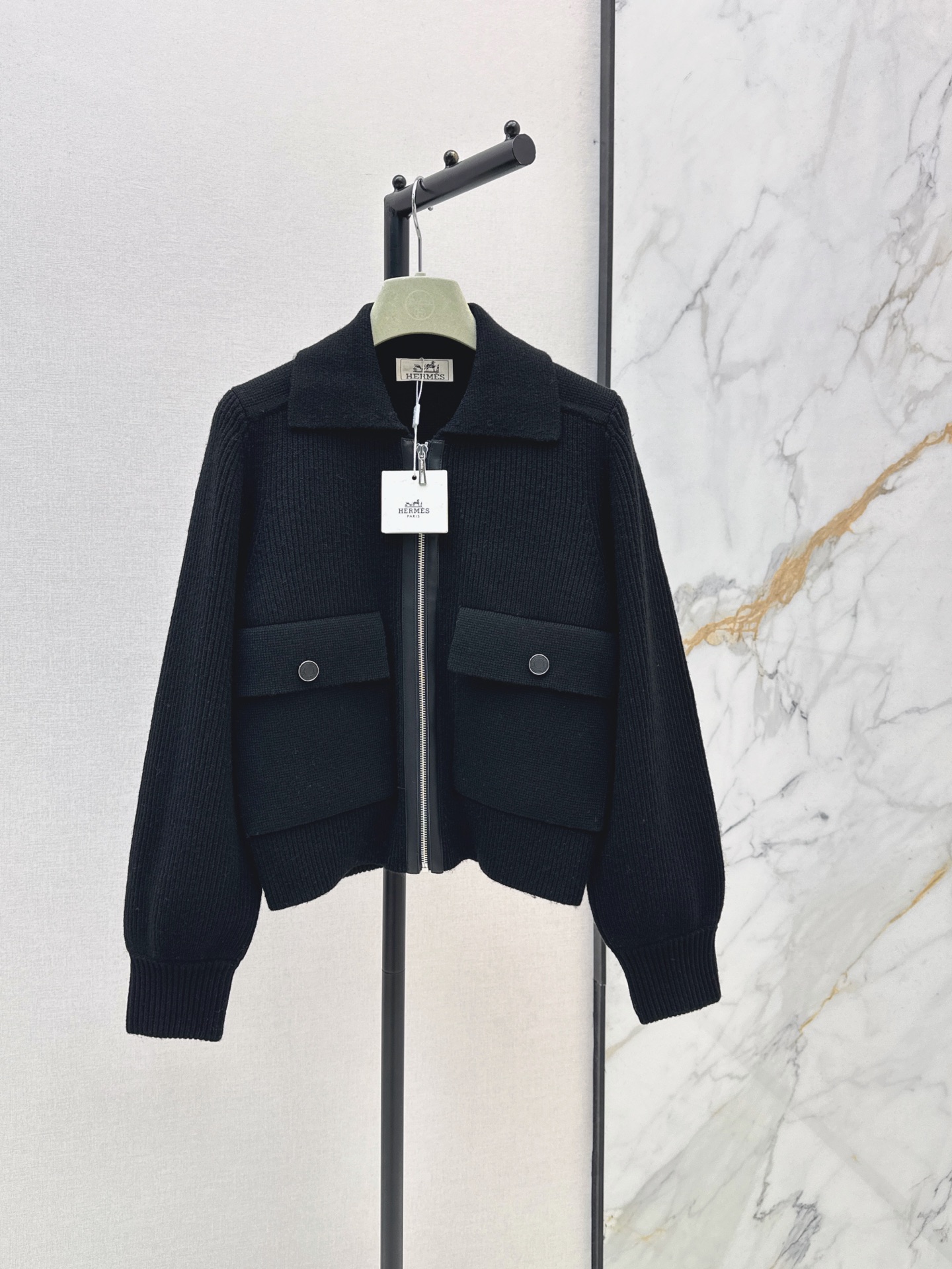 NO:930063,High-intellectual wear Her 26Ss————The latest classic lapel jacket wool coat in autumn and winter is made of 100% wool yarn. The fluffy and soft texture is warm online. The handmade oil-edged leather strip decoration is high-end and fashionable. The classic version is slim and versatile without being picky. Two-color sml,,jackets & coats,jackets & coats,19860909高智感穿搭 Her 26Ss————秋冬最新款经典翻领夹克羊毛外套百分百羊毛纱线 蓬松柔软的质感保暖在线 手工油边皮条装饰高级又时髦 经典版型不挑人上身显瘦又百搭 两色sml,,jackets & coats,jackets & coats,,Women's clothing