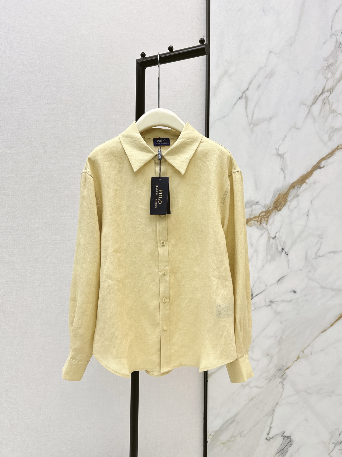 NO:931861,Old money style high-end commuting, very practical. RL 26Ss————The latest linen series of loose shirts + belt shorts for spring and summer. Made of high-weight linen fabric. The texture is super good. Very high-end. Proper old money style. It can be used for daily gatherings or commuting. Lazy and casual with a sense of vacation. Strong sense of style. Developed in one color. Available in stock. SML shirts, shorts, shirts,19860909老钱风高阶通勤 实穿性超高 RL 26Ss————春夏最新亚麻一系列宽松衬衫+腰带短裤 采用了高克重的亚麻面料 质感超好 非常高级 妥妥的老钱风 日常聚会或者通勤都可以 慵懒休闲又有度假感 很强的造型感 一色分开发 现货发售sml 衬衫,,shorts,shirts,,Women's clothing