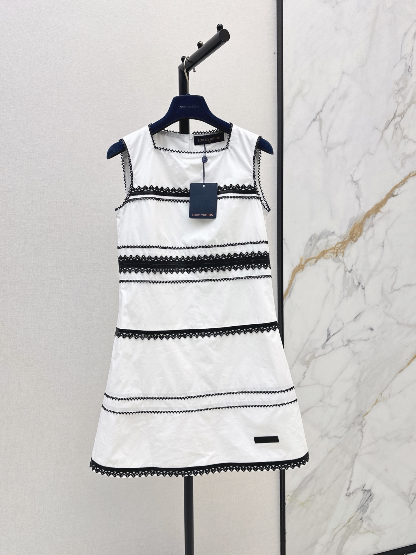 NO:933022,Ljia 26Ss————The latest spring and summer classic black and white contrasting embroidered sleeveless dress is retro and fashionable, low-key and luxurious!  The style is versatile and not picky. The quality of workmanship depends on the details. White and rich beauty is a must-have. One color smlxl, louis vuitton, skirts,19860909L家 26Ss————春夏最新款经典黑白撞色刺绣无袖连衣裙复古时髦 低调气质又奢华高级！版型百搭不挑人 做工品质看细节 白富美必入 一色smlxl,,louis vuitton,skirts,,Women's clothing