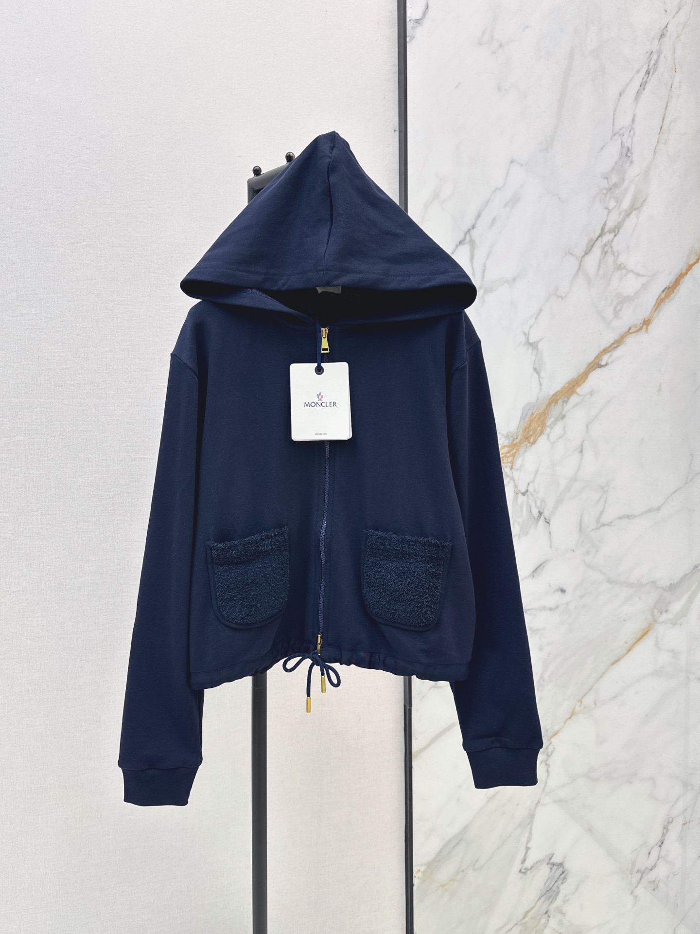 NO:934118,Mc 26Ss————The latest hooded sweatshirt jacket in early autumn. Made of pure cotton and thin cotton fabric, soft and comfortable. Super friendly for daily wear. Zipper closure + drawstring hood. Practical and fashionable. Plush pockets on both sides are super layered. The loose fit is very tolerant. It is OK to match with casual pants or jeans. It is easy to get a simple style. Two-color sml,,hoodie,sweatshirts,jeans,jackets & coats,hats,19860909Mc 26Ss————早秋最新款连帽卫衣外套纯棉薄棉质面料柔软舒适 日常穿搭超友好 拉链开合+抽绳连帽 实用又时髦 两侧毛绒口袋超有层次感 宽松版型包容性强 随便搭配休闲裤or牛仔裤都很OK 轻松get简约风穿搭 两色sml,,hoodie,sweatshirts,jeans,jackets & coats,hats,,Women's clothing