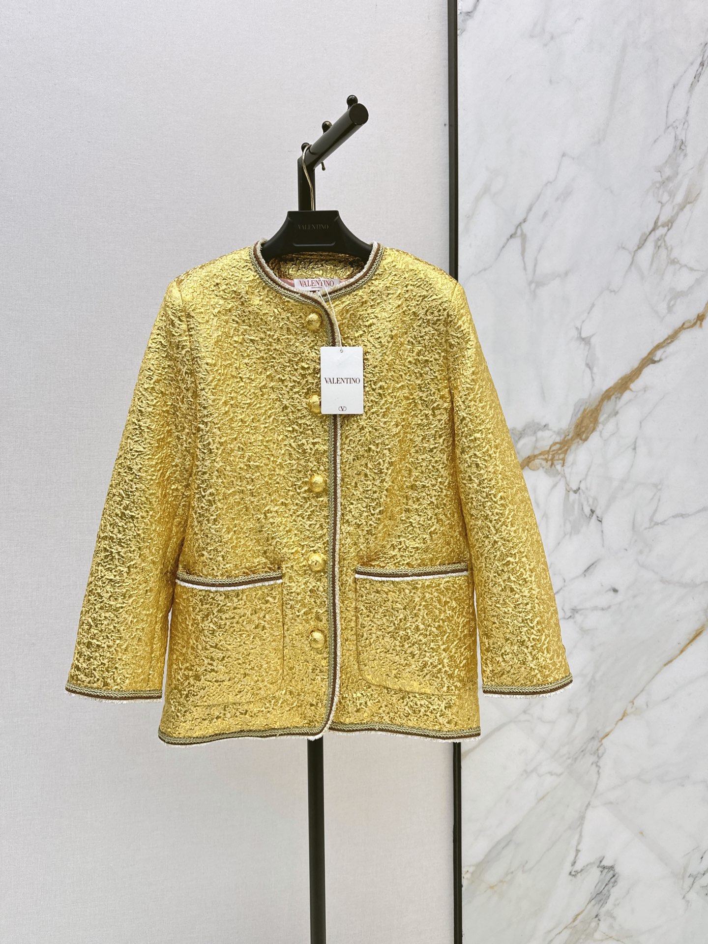 NO:934692,VLTN 26Ss, the latest style of the wealthy daughter’s outfit in early autumn, with contrasting braided edges, French palace style, a must-have high-end item for elegant and elegant ladies, a classic H-cut silhouette that makes the upper body look slimmer. Glittery seersucker + custom jacquard lining, one color sml,,jackets & coats,jackets & coats,19860909财阀千金穿搭 VLTN 26Ss————早秋最新款金色宫廷风夹克外套撞色编织带包边工艺 法式宫廷风 气质名媛白富美必备高级单品 经典H裁版型上身巨显瘦.金光闪闪泡泡纱+定制提花里衬 一色sml,,jackets & coats,jackets & coats,,Women's clothing