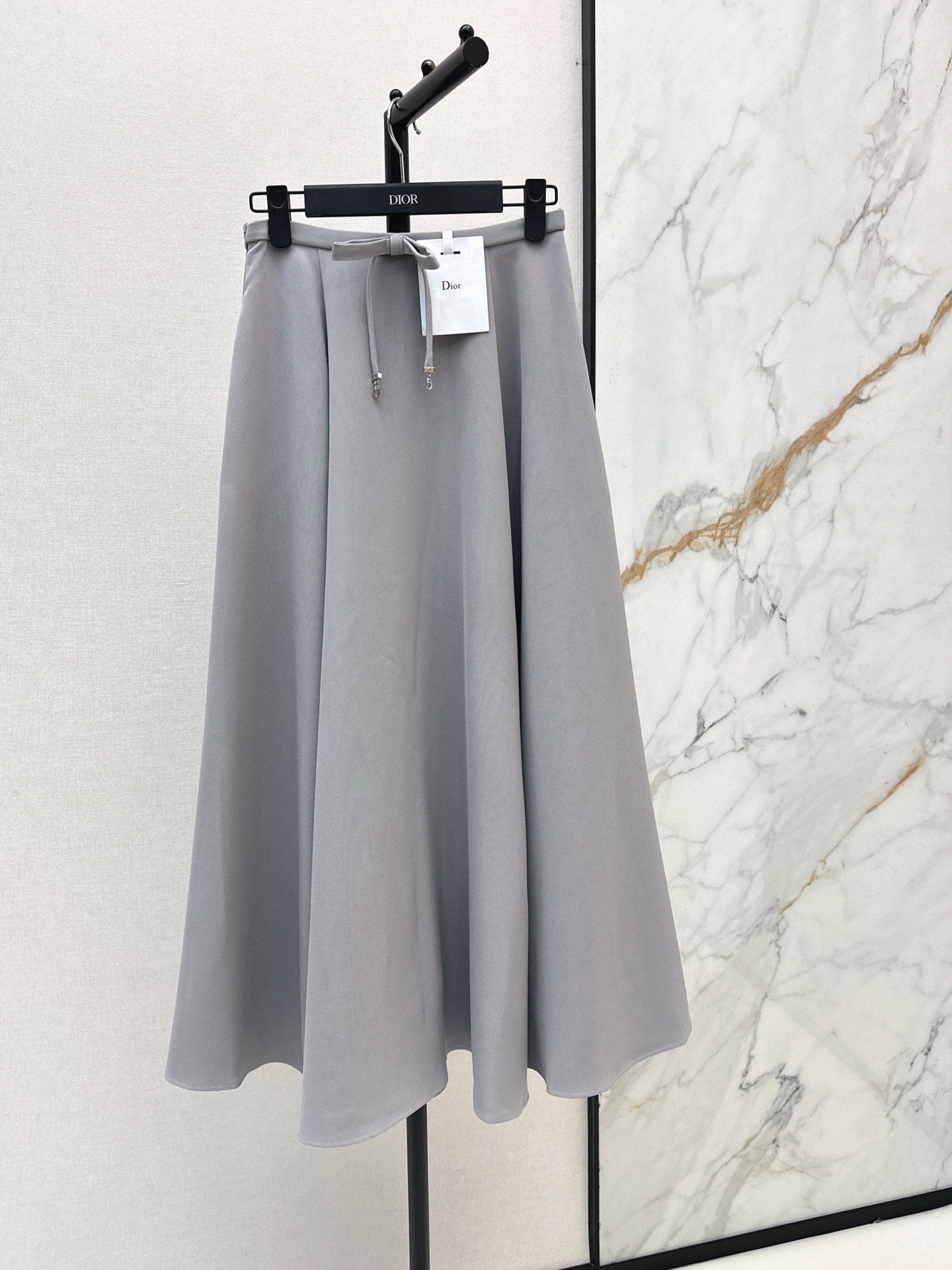 NO:934682,CD 26Ss————The latest ladylike suit for early autumn. Contrast color lace round neck jacket + umbrella-shaped high-waisted skirt. Elegant lady temperament. It is more everyday and not too formal. The whole Look design is very beautiful. Contrast color lace splicing. The upper body is very proportional. Acetate fabric, one color sml,,skirts,jackets & coats,19860909CD 26Ss————早秋最新款名媛气质套装 撞色花边圆领外套+伞状高腰半裙 优雅Lady气质 比较日常不会过于正式 整个Look设计很好看 撞色花边拼接 套上身很显身材比例感 醋酸面料 一色sml,,skirts,jackets & coats,,Women's clothing