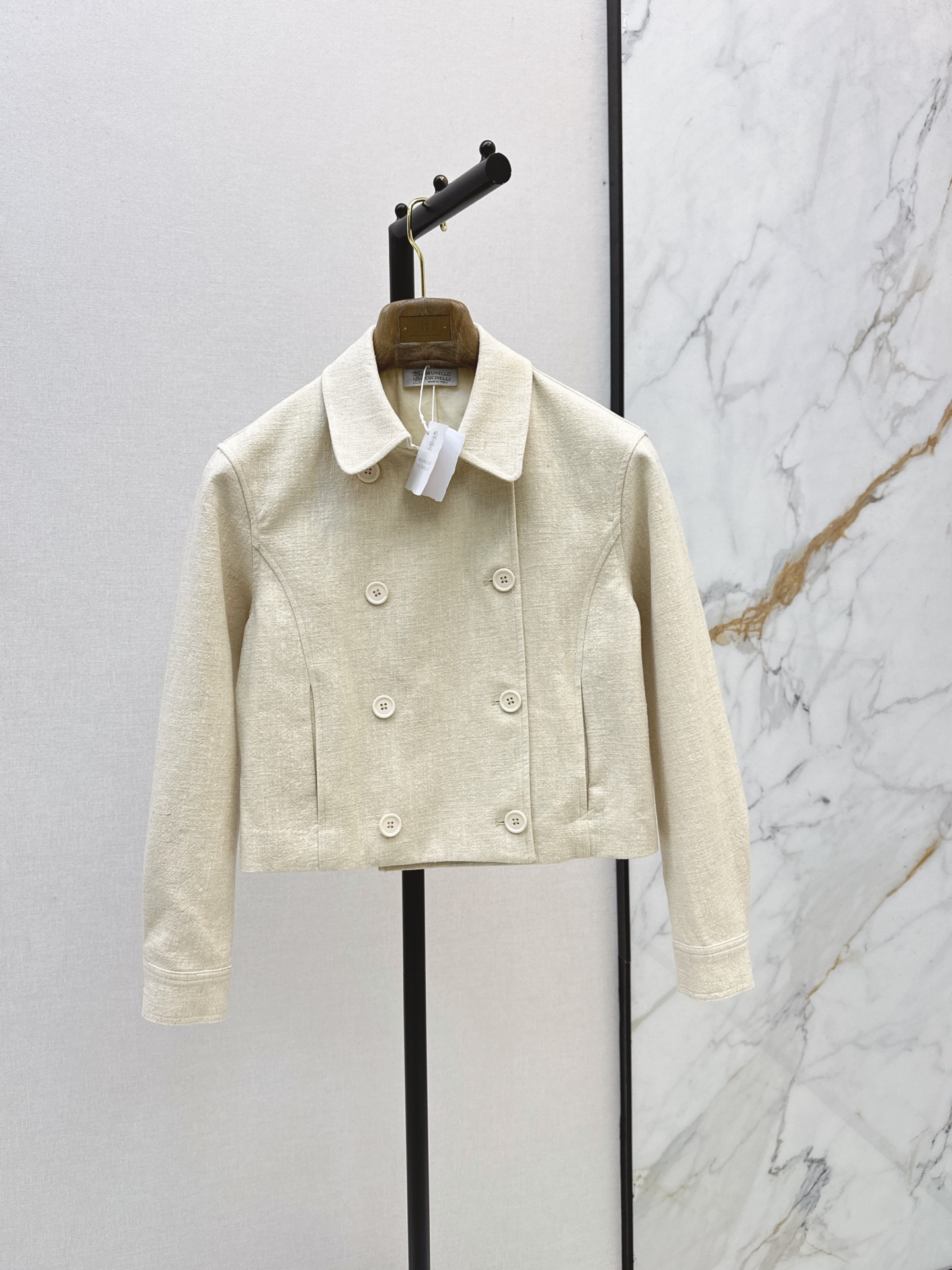 NO:945101,Long-termist old-money style outfit Bc 26Ss————The latest exclusive customized fabric lapel jacket in early autumn, the imported fabric texture is great19860909长期主义老钱风穿搭 Bc 26Ss————早秋最新款独家定制面料翻领夹克外套进口面料质感超赞 H宽松小短款版型随性潇洒 极简主义设计奢华不简 松弛通勤风低调高级又具温柔力量感 上身干练优雅气场 通勤穿搭轻松驾驭演绎不同风格 一色sml,,jackets & coats,jackets & coats,,Women's clothing