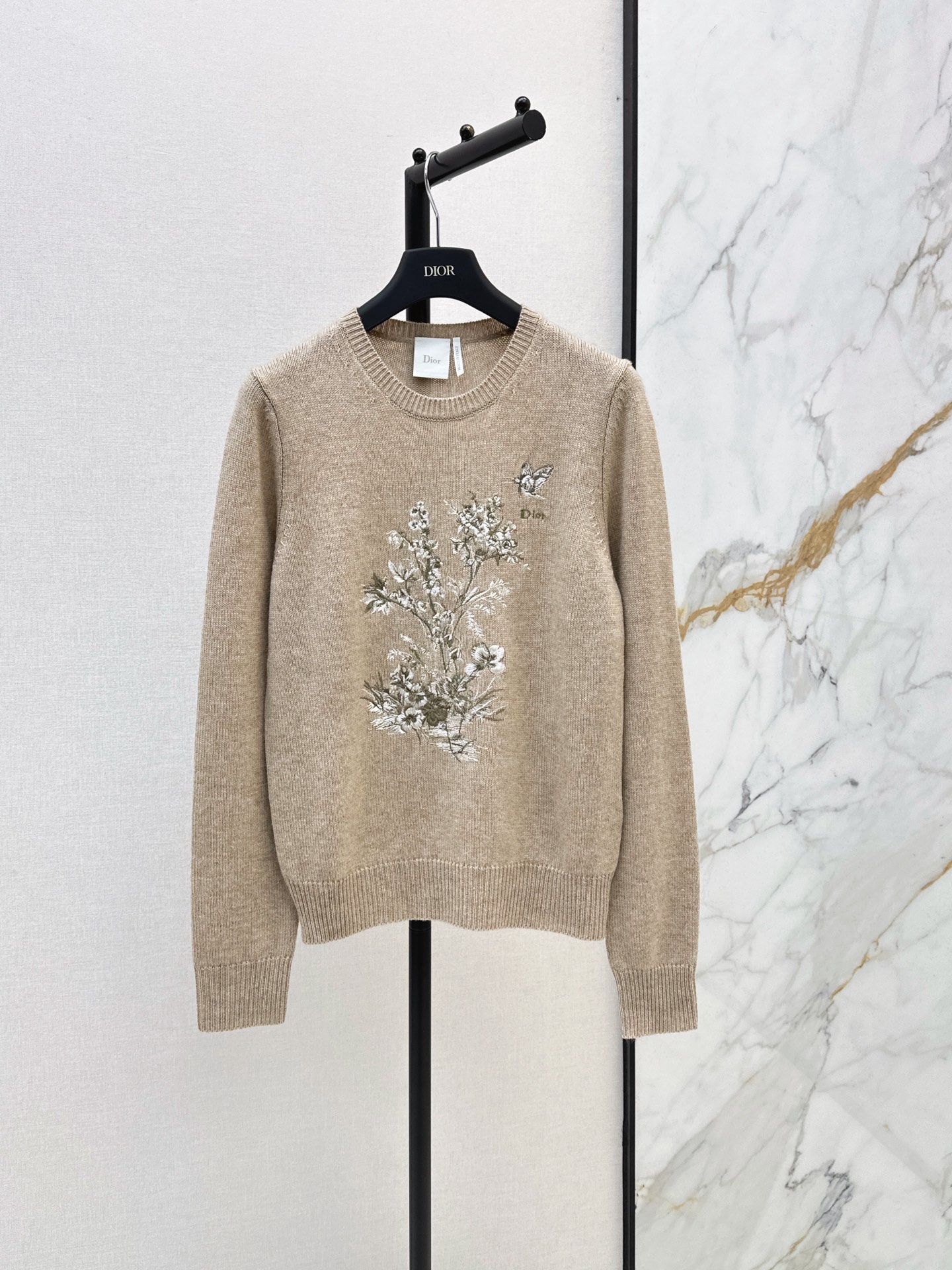 NO:948544,CD 26Ss————The latest heavy-duty floral embroidered cashmere sweater for autumn and winter, super heavy craftsmanship and three-dimensional embroidery floral sequins. Imported sheep yarn. The yarn is soft and waxy. The texture is delicate, soft and comfortable. Elegant white and rich temperament single product. One color sml,,sweaters,19860909CD 26Ss————秋冬最新款重工花卉刺绣羊绒毛衣超级重工艺定位立体刺绣花卉珠片 进口羊纱 纱线软糯质感细腻柔软舒适 优雅白富美气质单品 一色sml,,sweaters,,Women's clothing